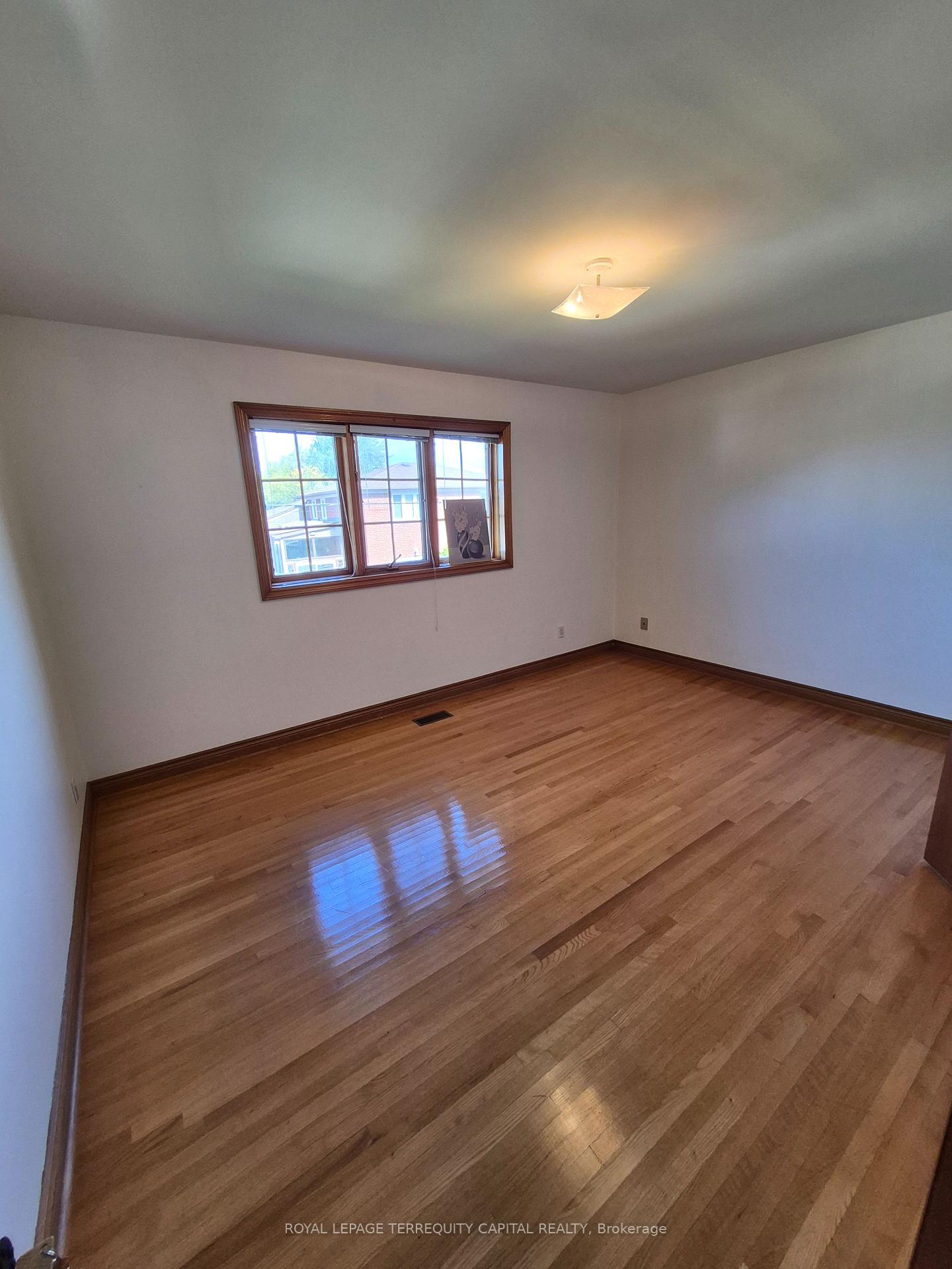 Photo 15 of Unit 7, 256 Cocksfield Avenue, North York, Bathurst Manor — HOMEH