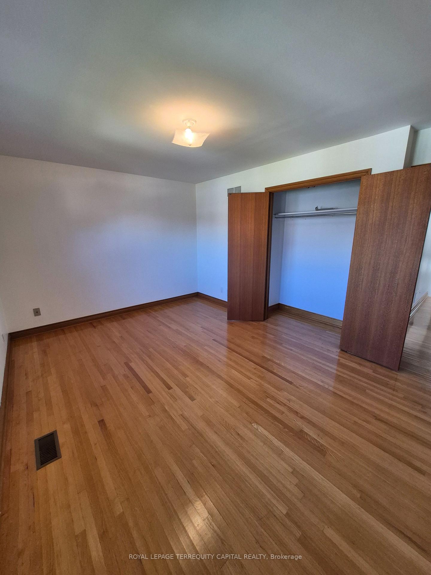 Photo 16 of Unit 7, 256 Cocksfield Avenue, North York, Bathurst Manor — HOMEH