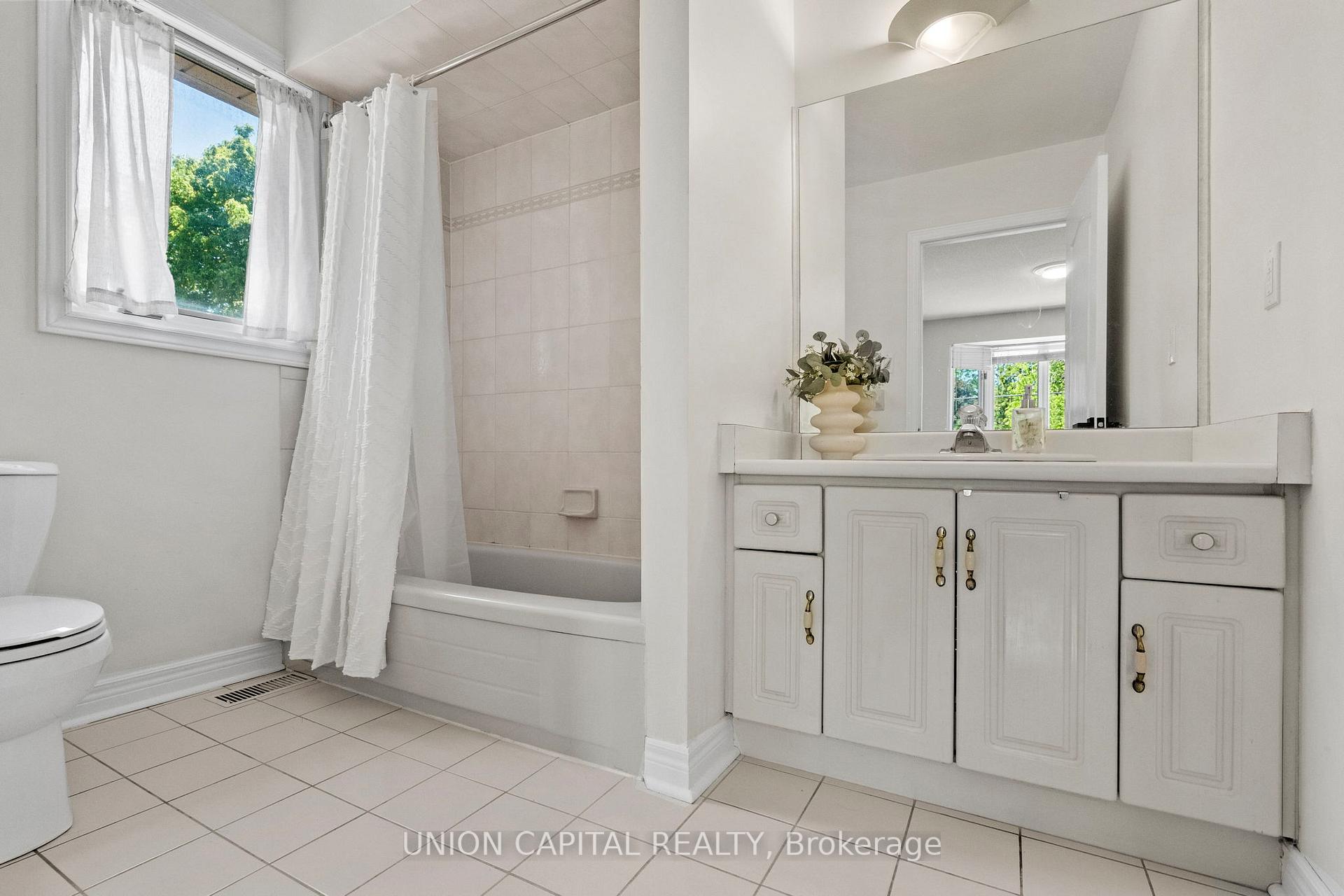 Photo 16 of 99 Abitibi Avenue, North York, Newtonbrook East — HOMEH