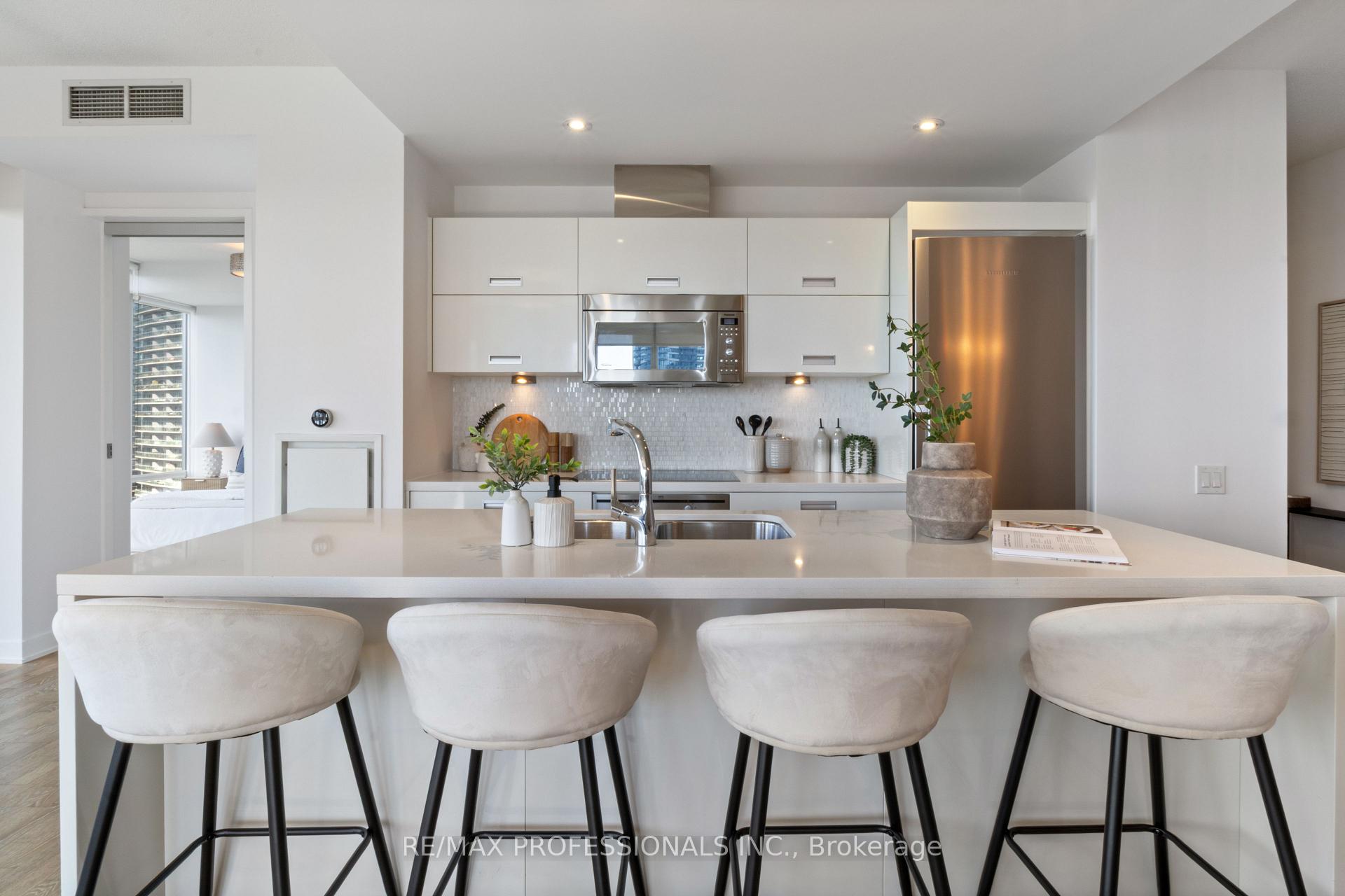 Photo 10 of Unit 1605, 88 Park Lawn Road, Etobicoke, Mimico — HOMEH