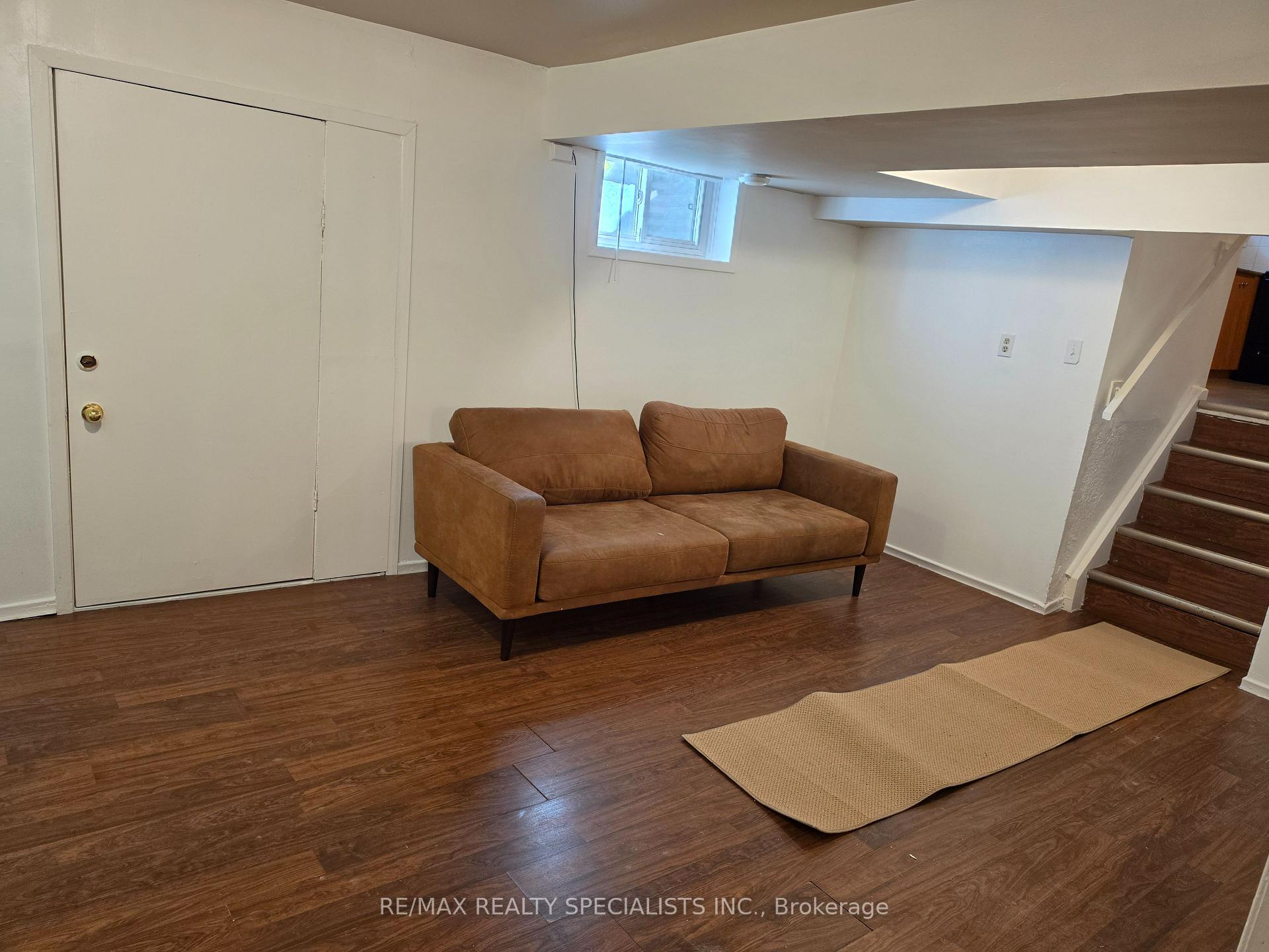 Photo 4 of 52 Simmons Boulevard, Brampton, Madoc — HOMEH
