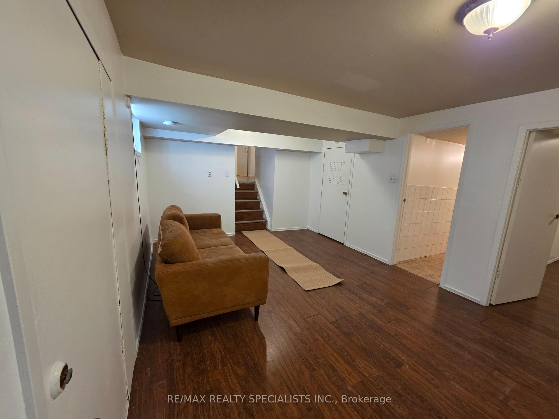 Photo 5 of 52 Simmons Boulevard, Brampton, Madoc — HOMEH