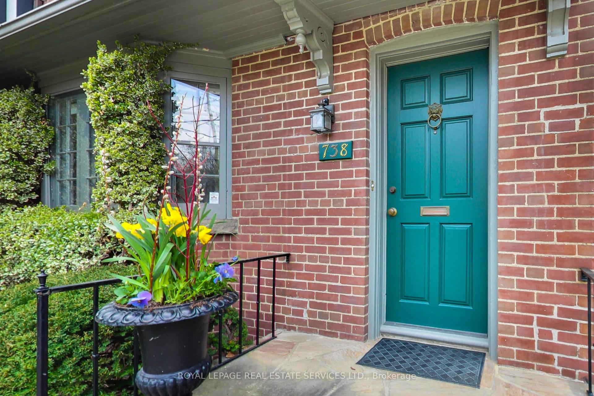 Photo 2 of 738 Huron Street, Toronto, Casa Loma — HOMEH