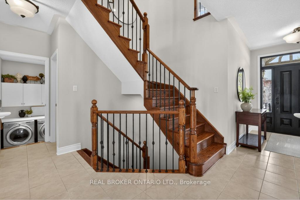Photo 5 of 12 Lookout Court, Halton Hills, Georgetown — HOMEH