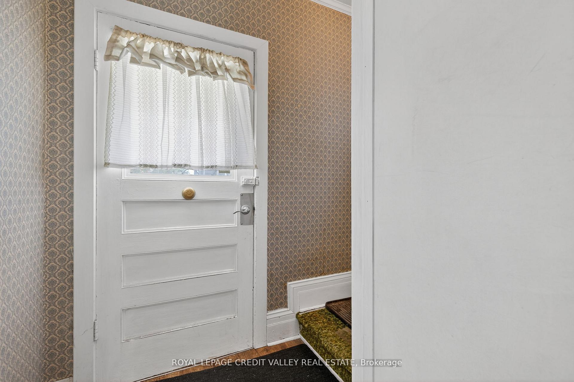 Photo 8 of 34 Joseph Street, Brampton, Downtown Brampton — HOMEH
