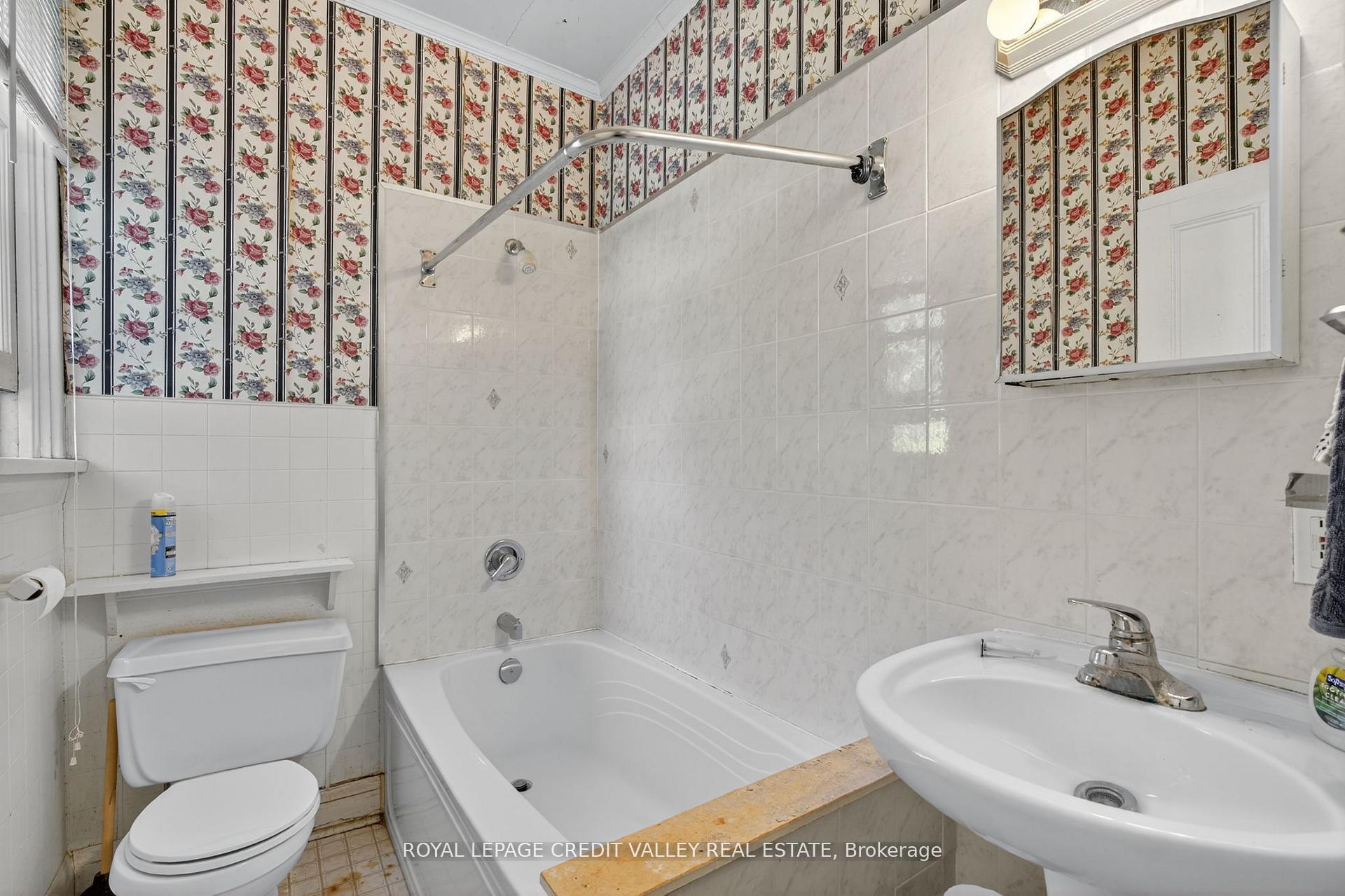 Photo 21 of 34 Joseph Street, Brampton, Downtown Brampton — HOMEH