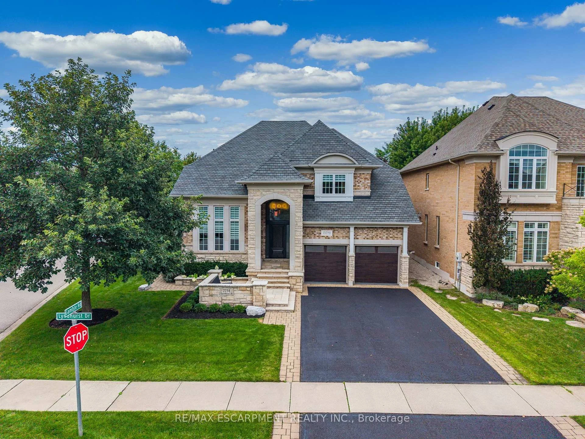 Photo 7 of 2234 Lyndhurst Drive, Oakville, Joshua Creek — HOMEH