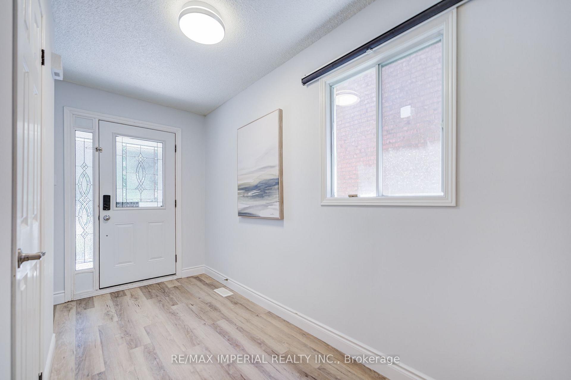 Photo 3 of 3377 Hargrove Road, Mississauga, Erin Mills — HOMEH