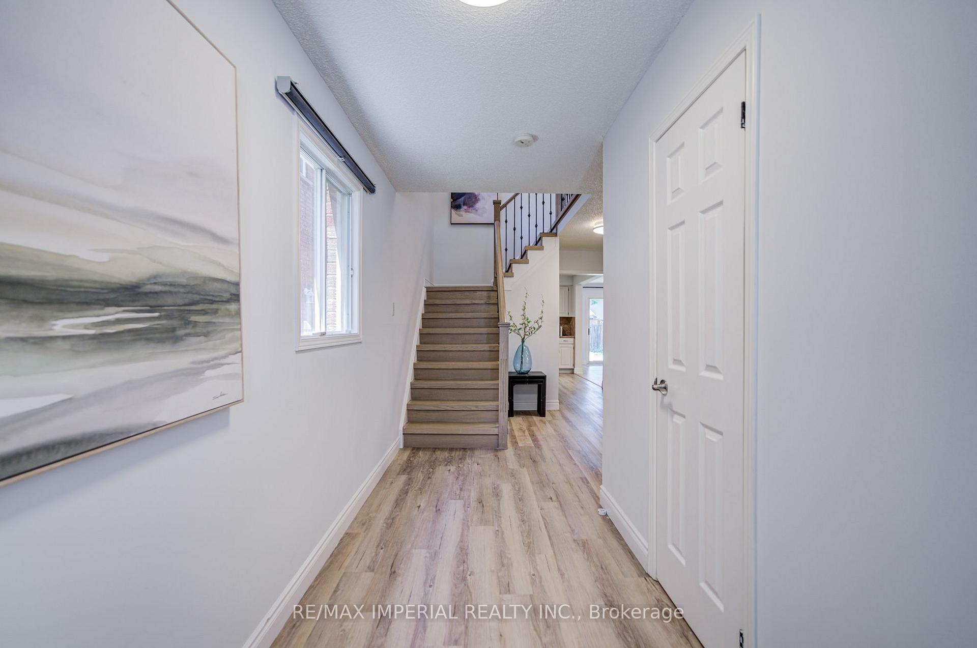 Photo 4 of 3377 Hargrove Road, Mississauga, Erin Mills — HOMEH