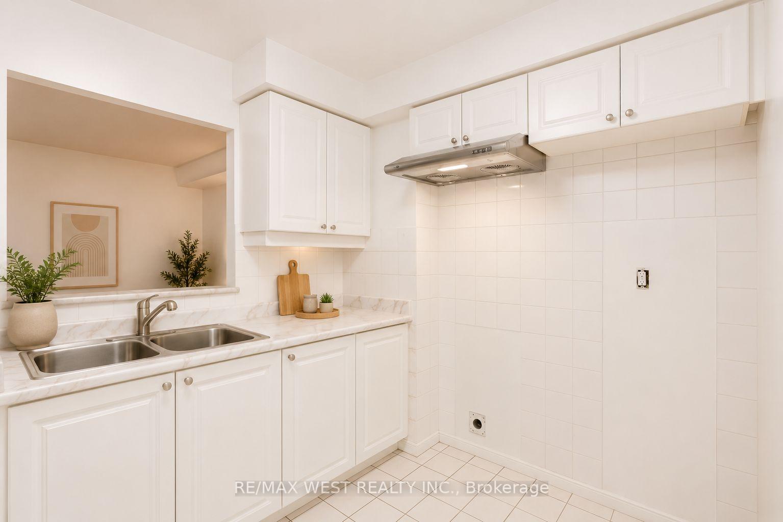 Photo 4 of Unit 707, 88 Corporate Drive, Scarborough, Woburn — HOMEH