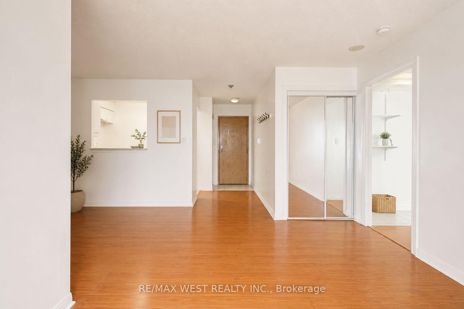 Photo 10 of Unit 707, 88 Corporate Drive, Scarborough, Woburn — HOMEH
