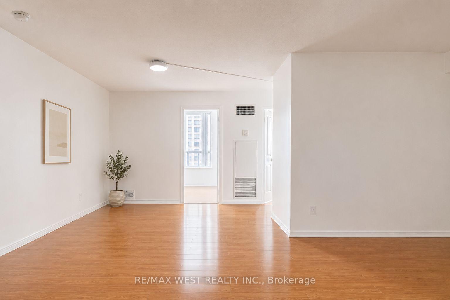 Photo 11 of Unit 707, 88 Corporate Drive, Scarborough, Woburn — HOMEH