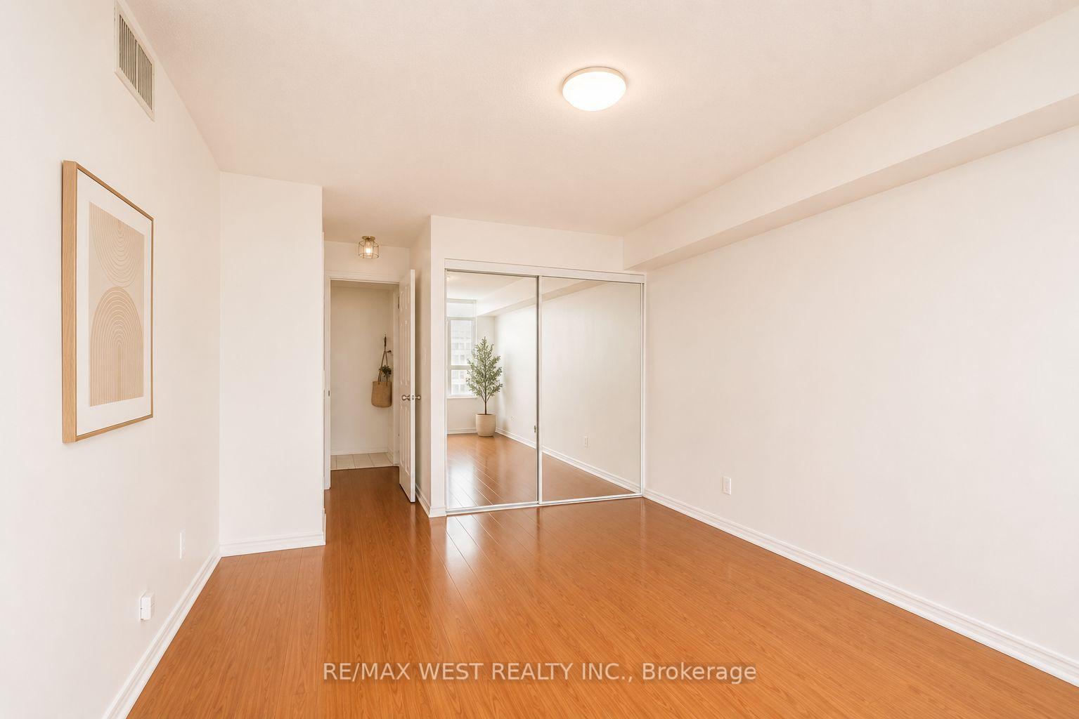 Photo 12 of Unit 707, 88 Corporate Drive, Scarborough, Woburn — HOMEH