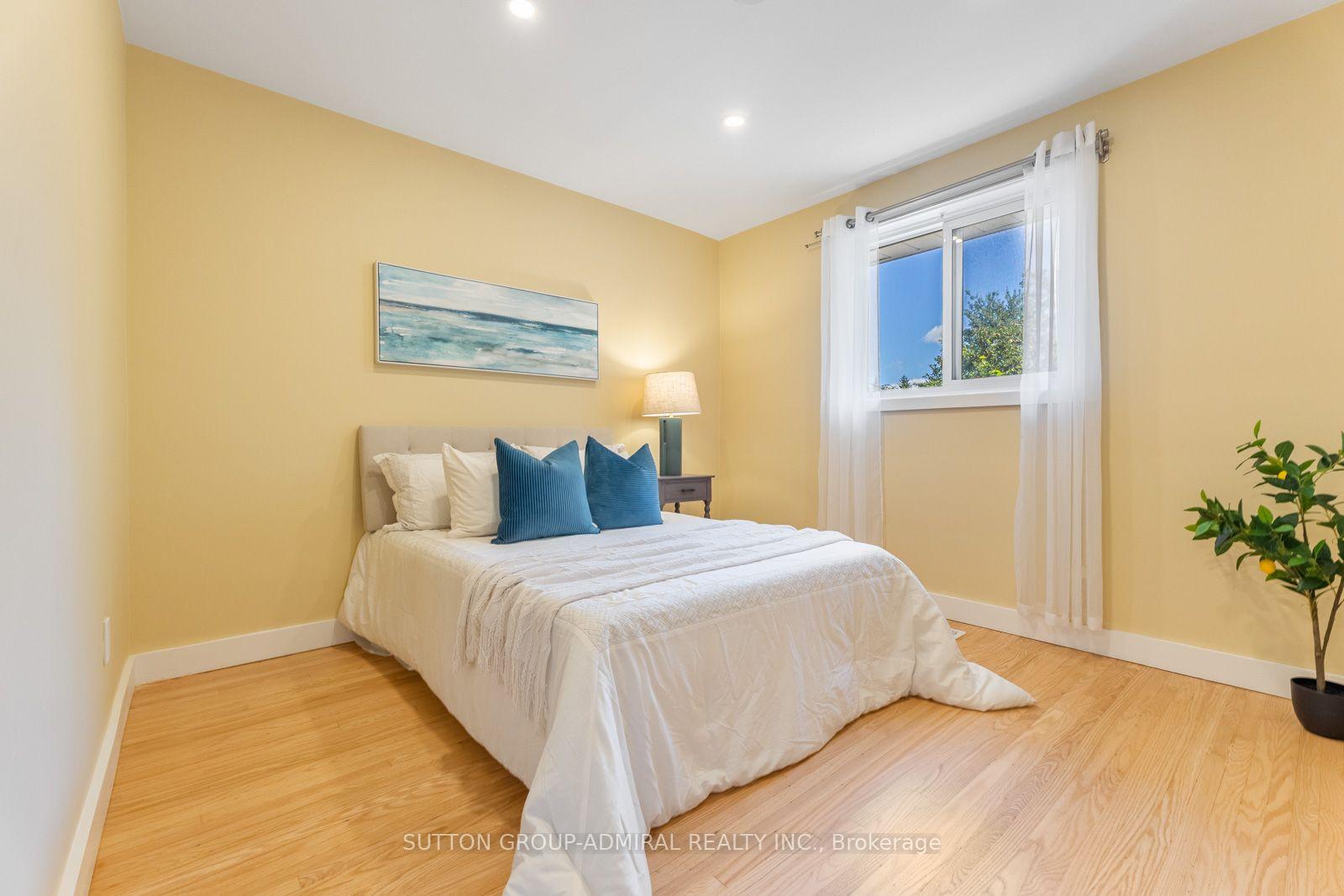 Photo 18 of 25 Rowallan Drive, Scarborough, West Hill — HOMEH