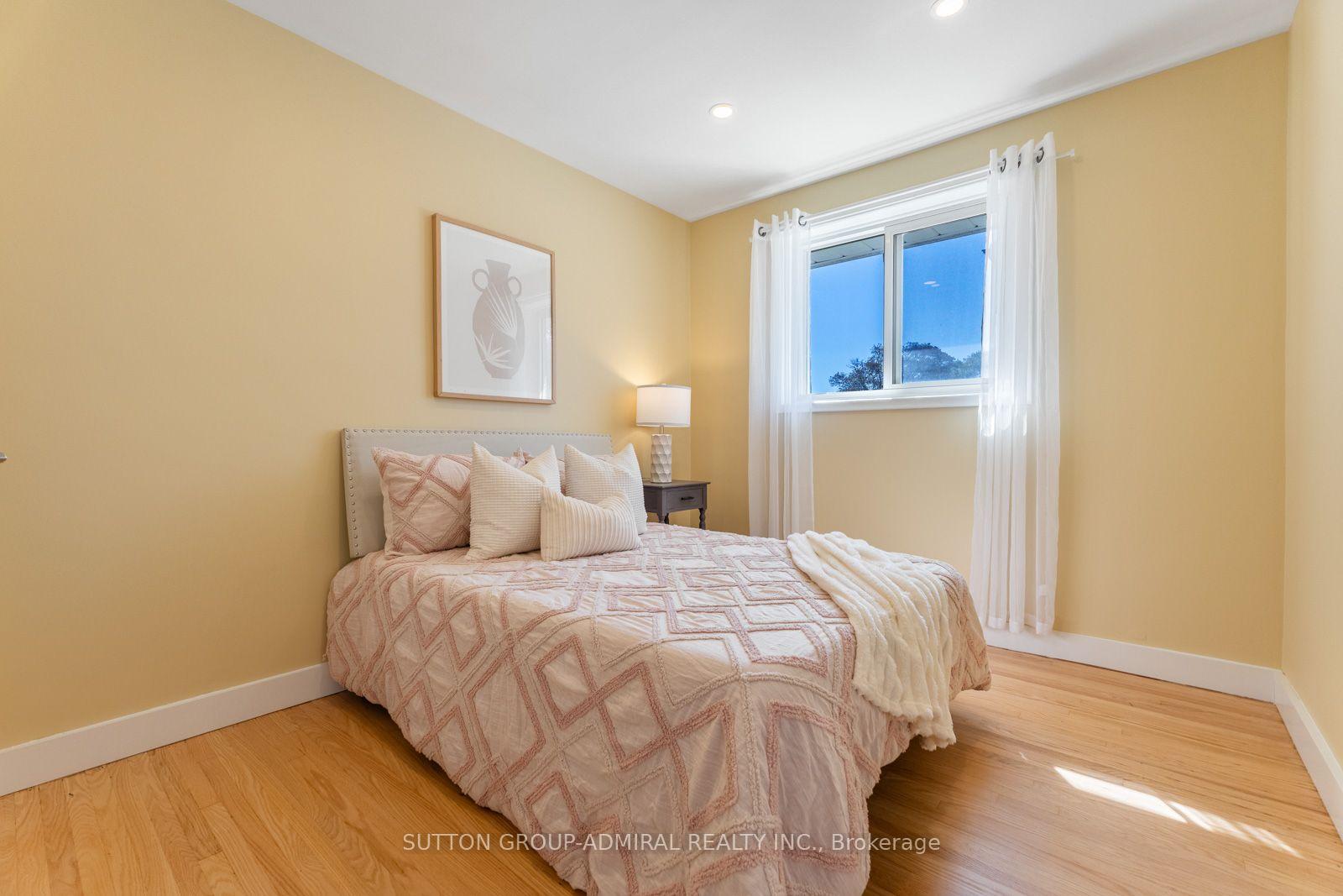 Photo 21 of 25 Rowallan Drive, Scarborough, West Hill — HOMEH