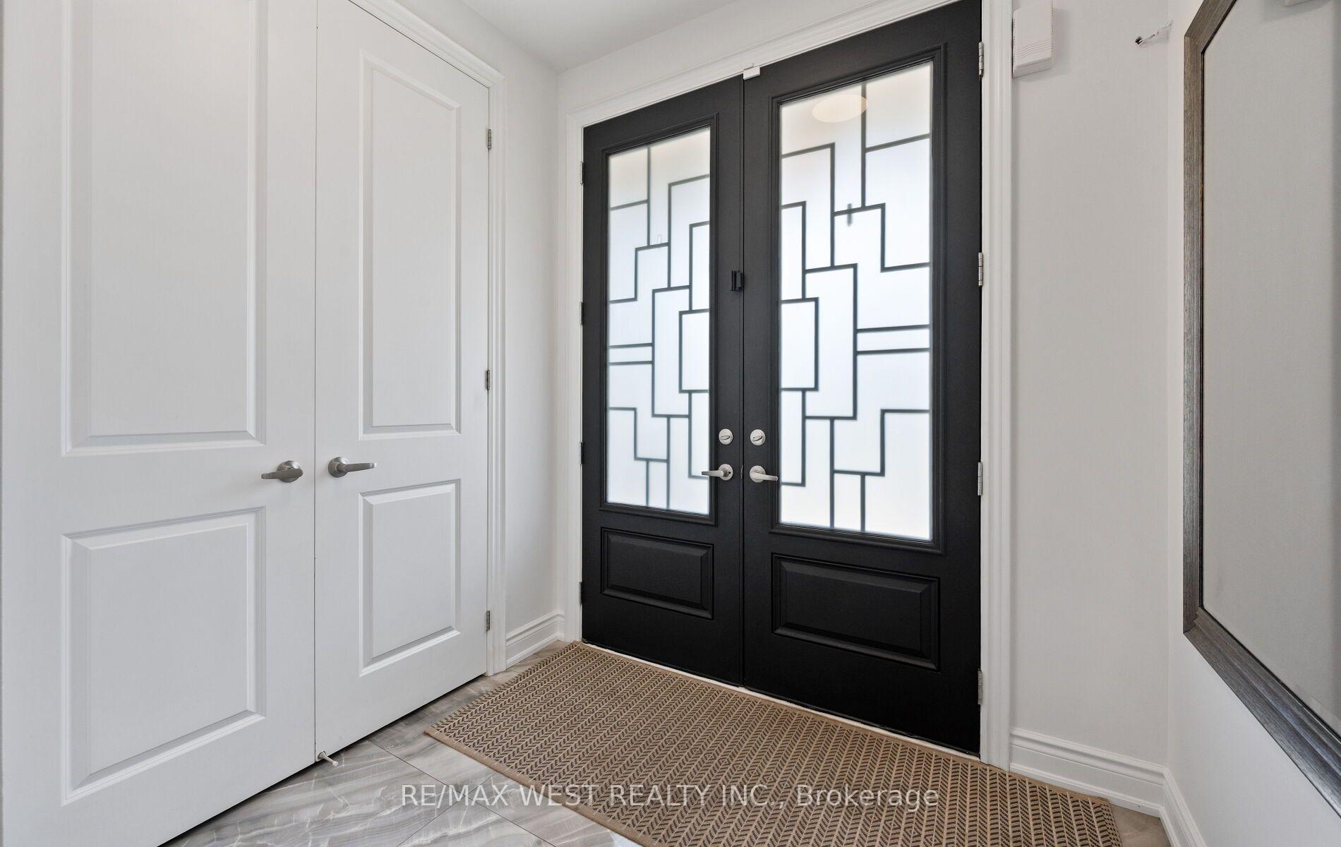 Photo 2 of 133 Rotondo Crescent, Vaughan, Kleinburg — HOMEH