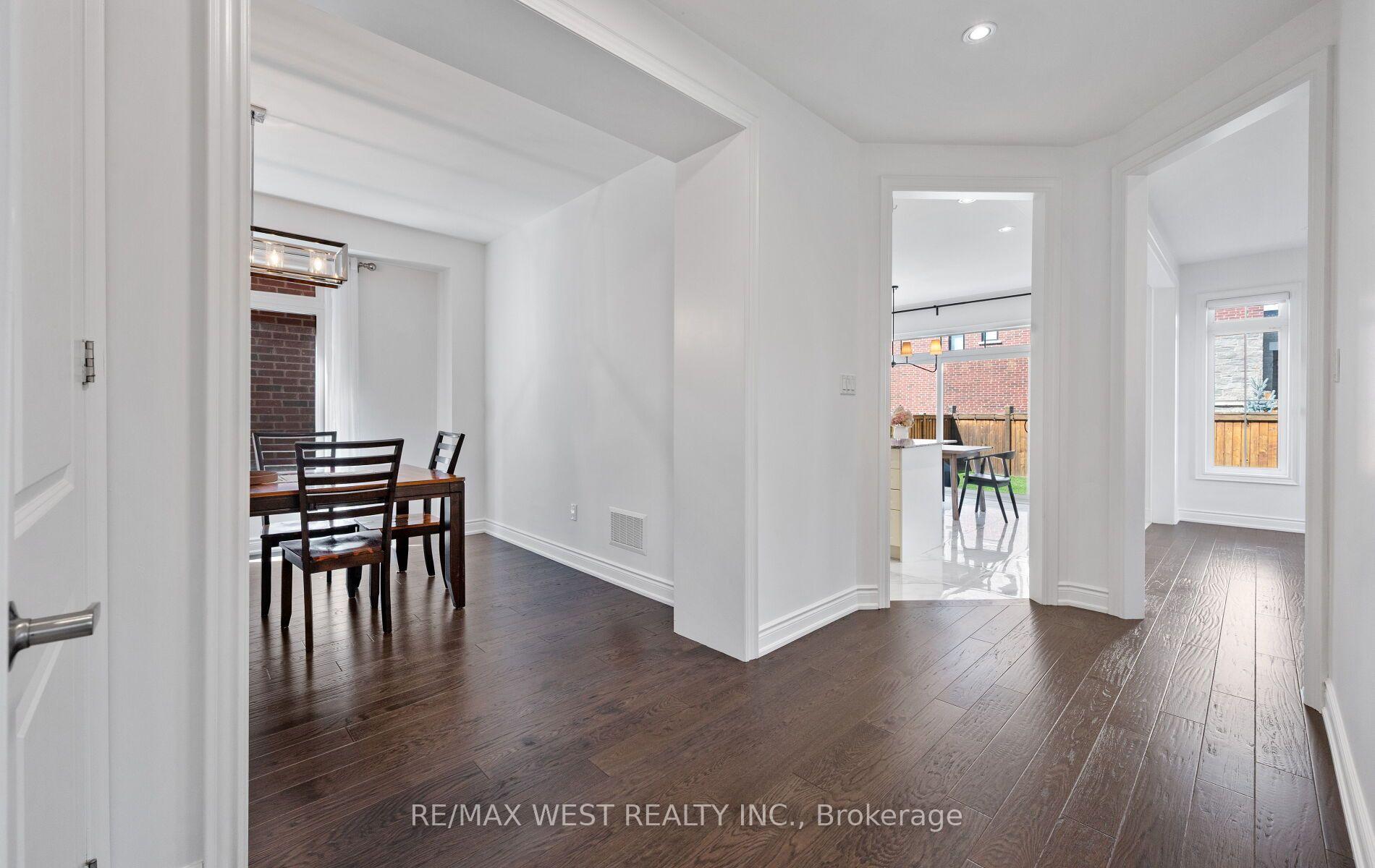 Photo 5 of 133 Rotondo Crescent, Vaughan, Kleinburg — HOMEH