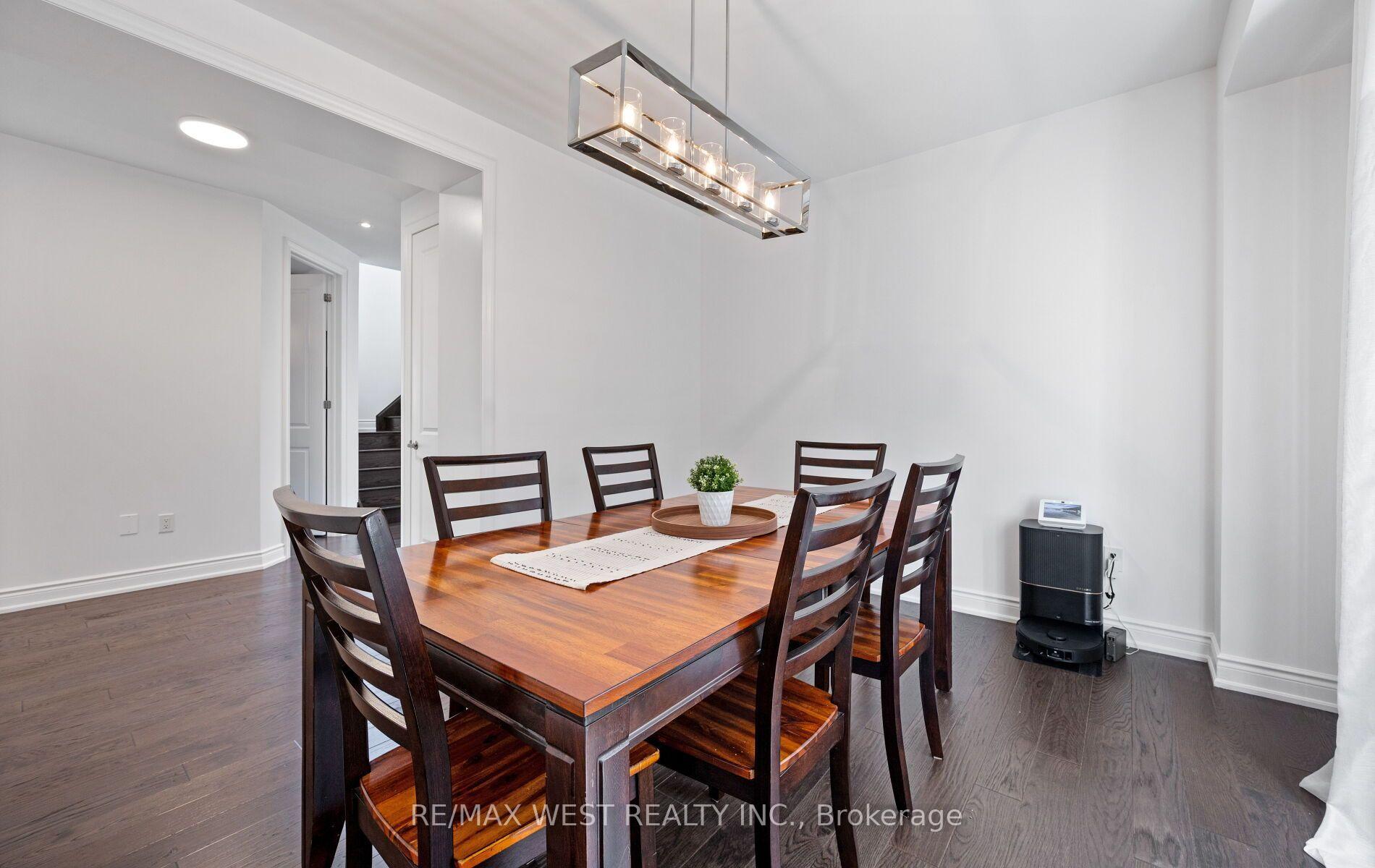 Photo 6 of 133 Rotondo Crescent, Vaughan, Kleinburg — HOMEH