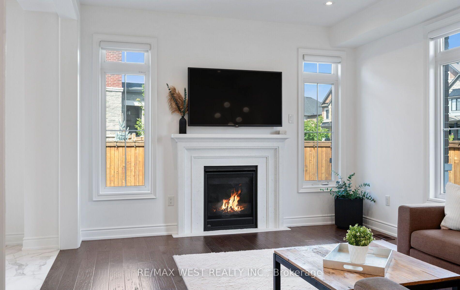 Photo 9 of 133 Rotondo Crescent, Vaughan, Kleinburg — HOMEH
