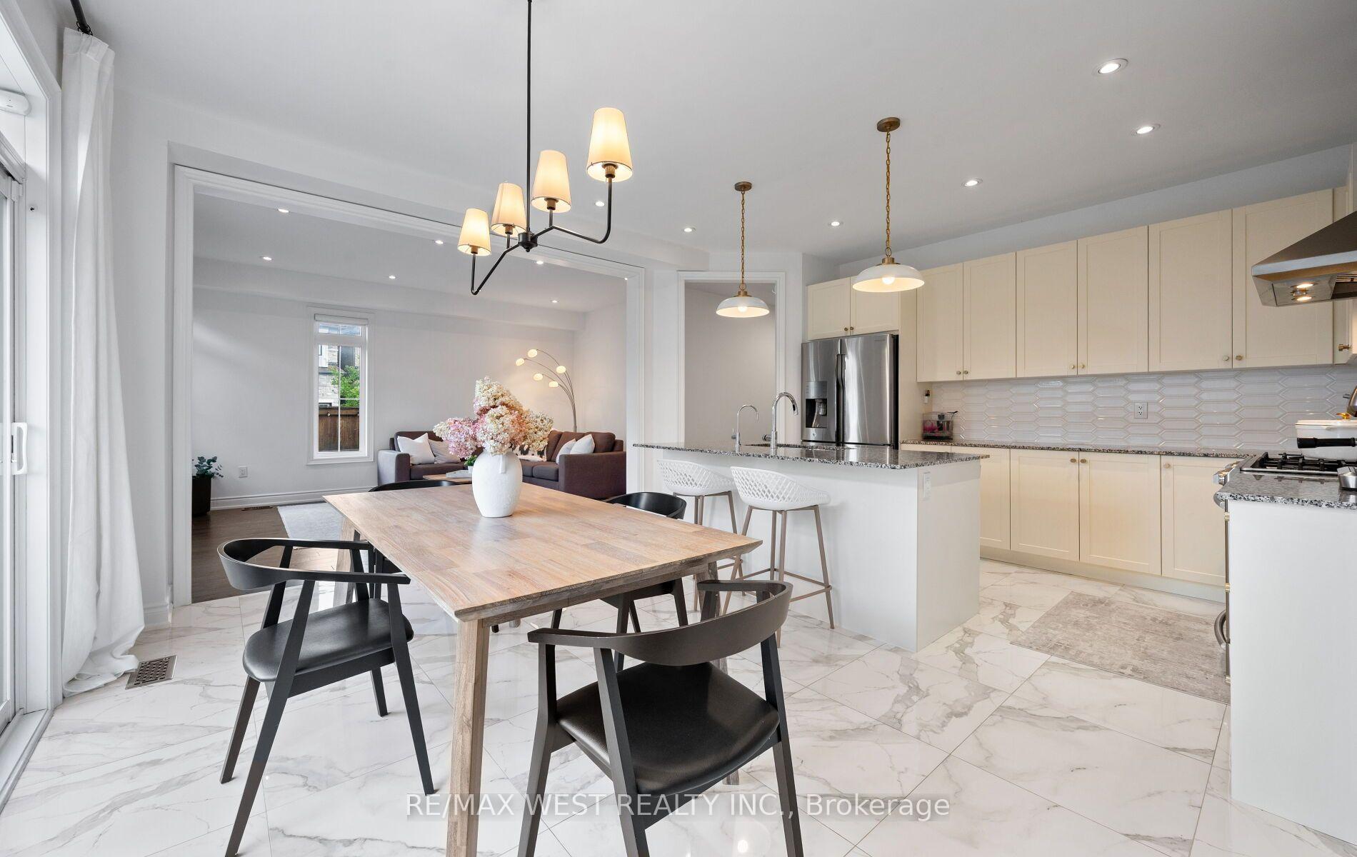Photo 11 of 133 Rotondo Crescent, Vaughan, Kleinburg — HOMEH