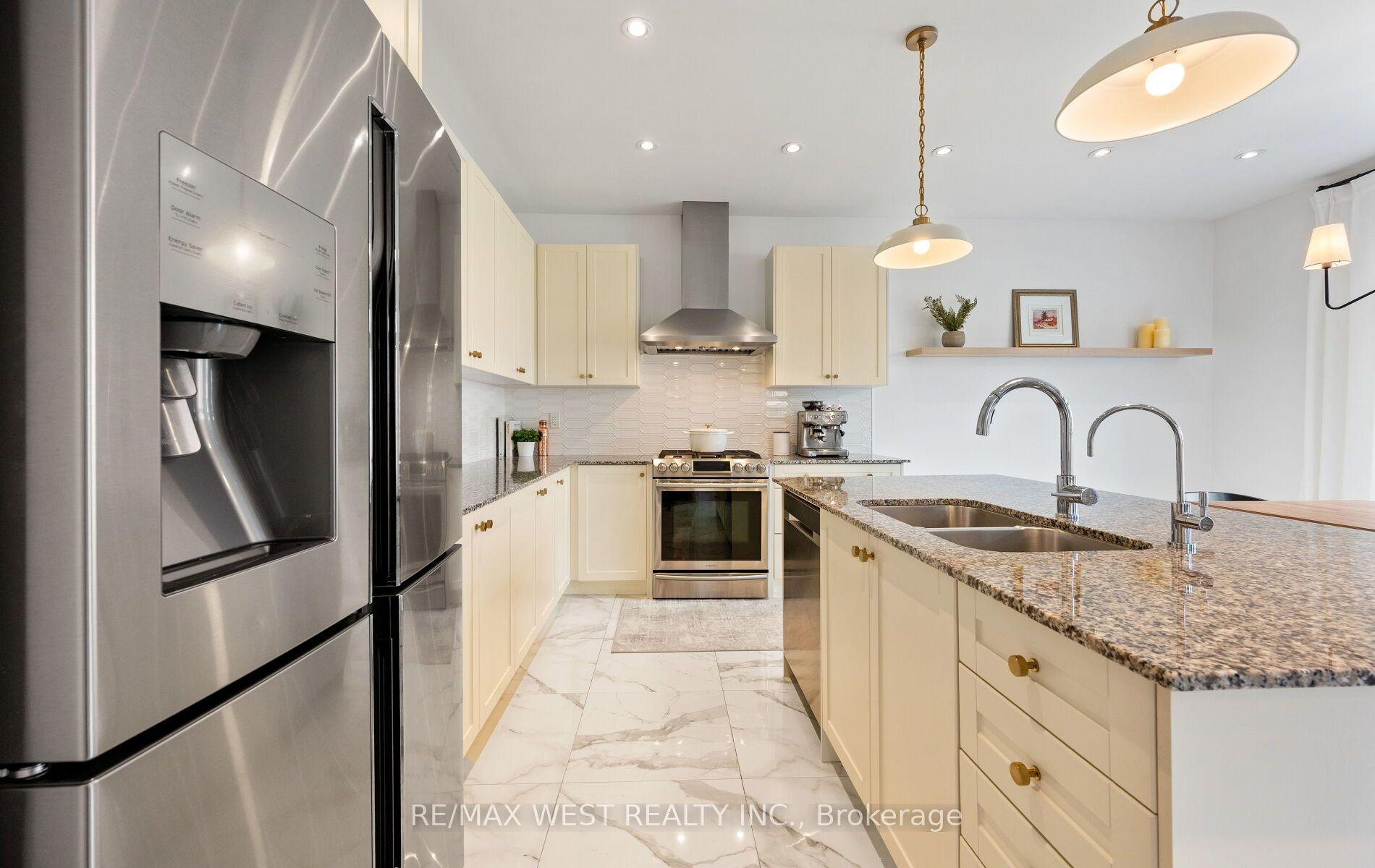 Photo 12 of 133 Rotondo Crescent, Vaughan, Kleinburg — HOMEH