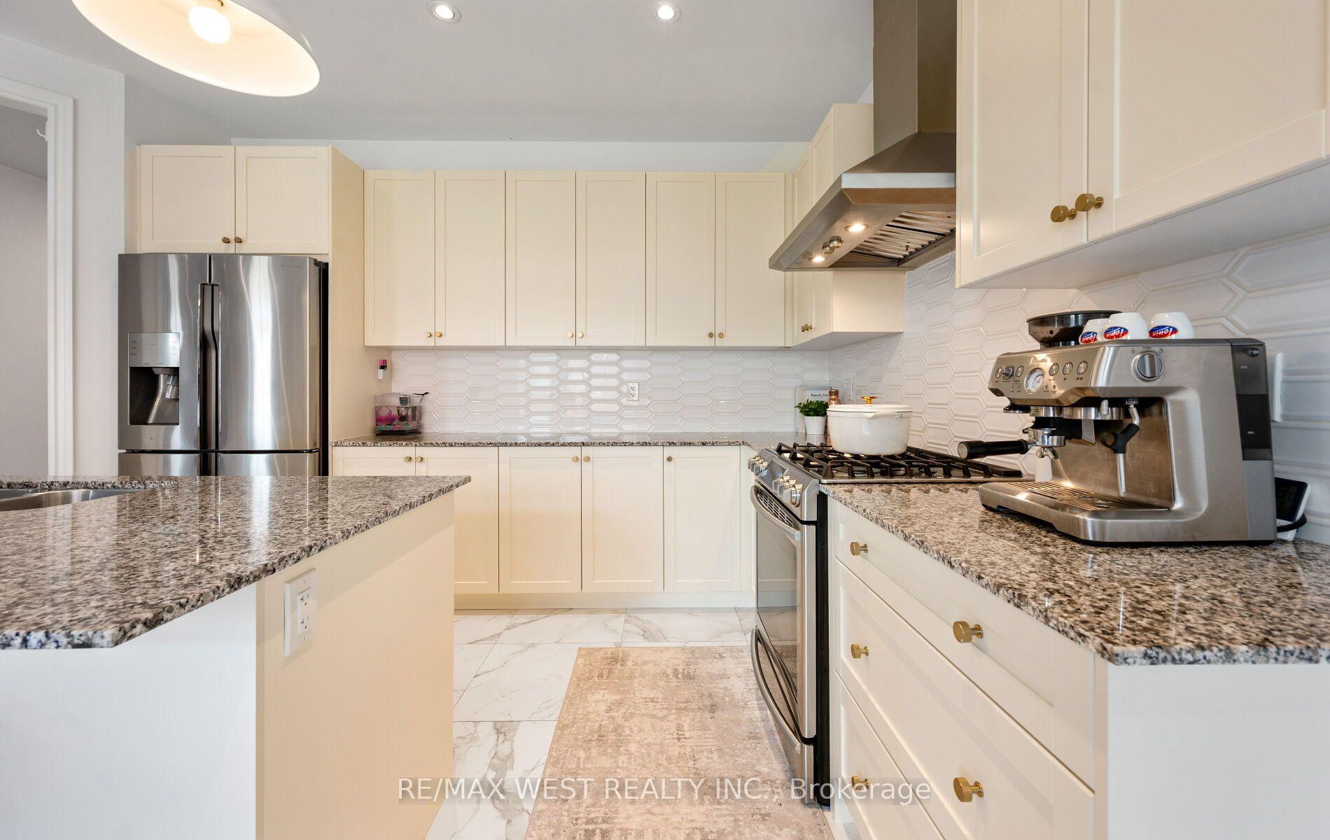 Photo 13 of 133 Rotondo Crescent, Vaughan, Kleinburg — HOMEH