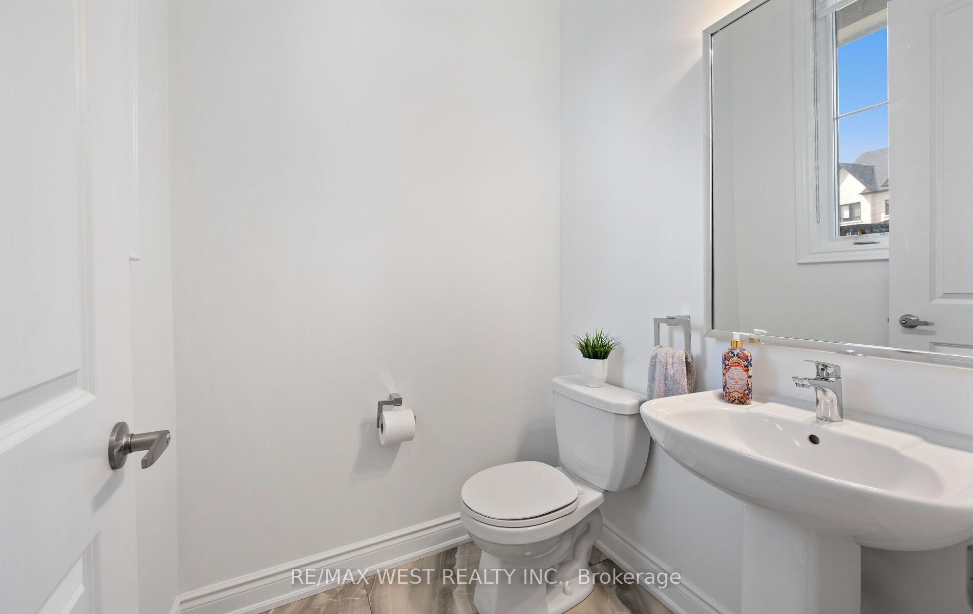 Photo 15 of 133 Rotondo Crescent, Vaughan, Kleinburg — HOMEH