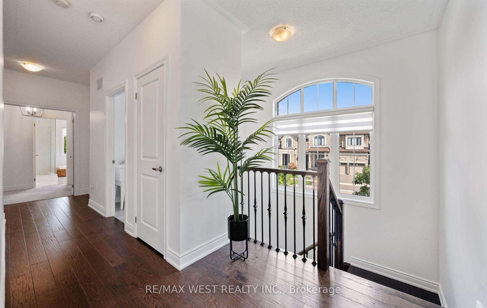 Photo 16 of 133 Rotondo Crescent, Vaughan, Kleinburg — HOMEH