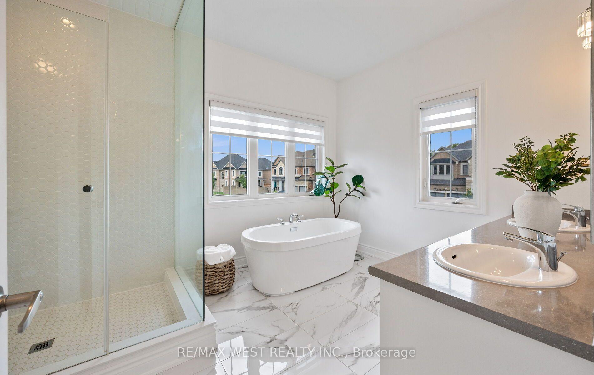 Photo 17 of 133 Rotondo Crescent, Vaughan, Kleinburg — HOMEH
