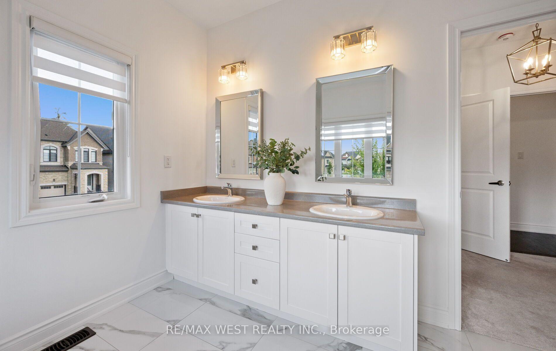 Photo 18 of 133 Rotondo Crescent, Vaughan, Kleinburg — HOMEH