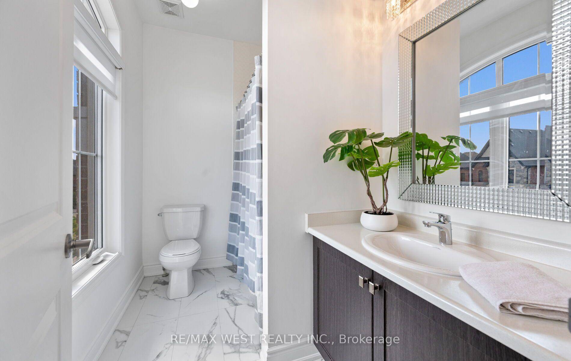Photo 21 of 133 Rotondo Crescent, Vaughan, Kleinburg — HOMEH