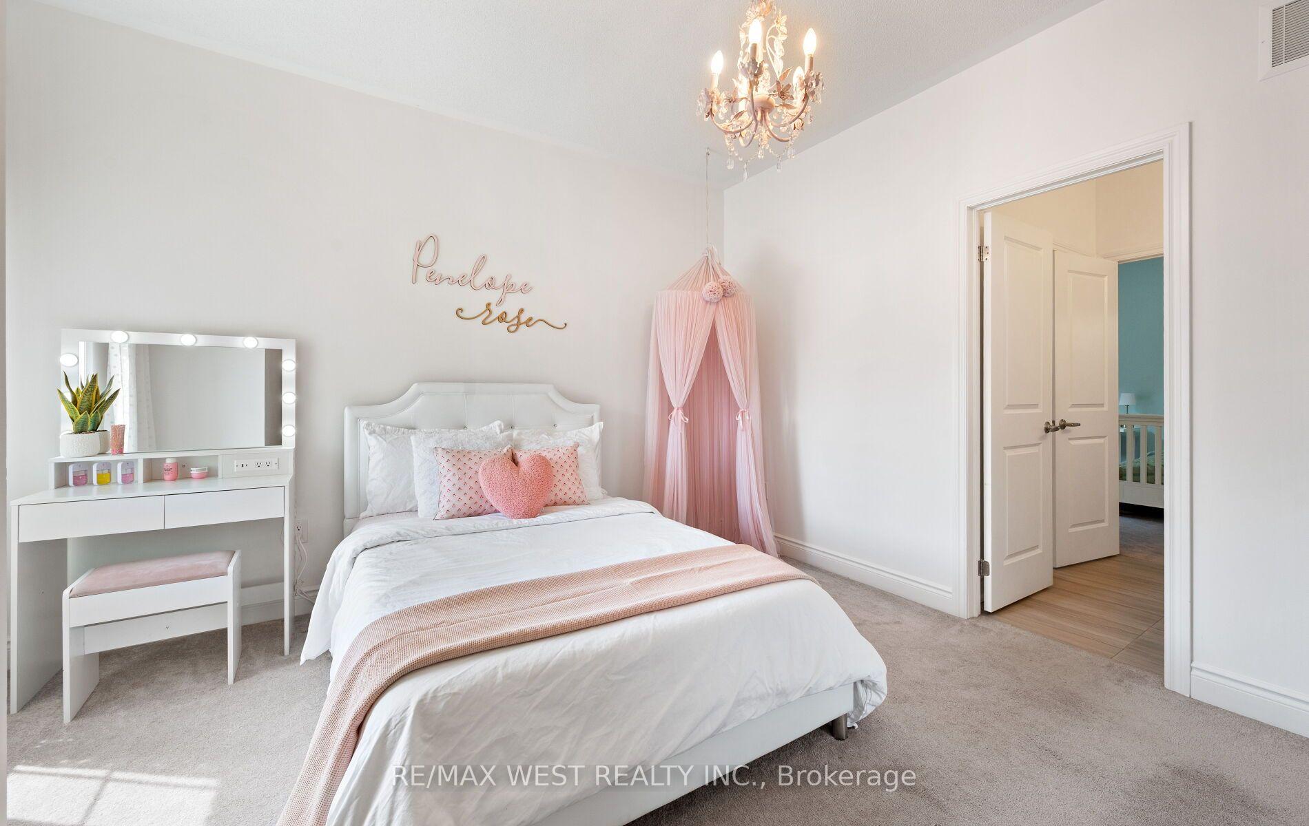 Photo 22 of 133 Rotondo Crescent, Vaughan, Kleinburg — HOMEH