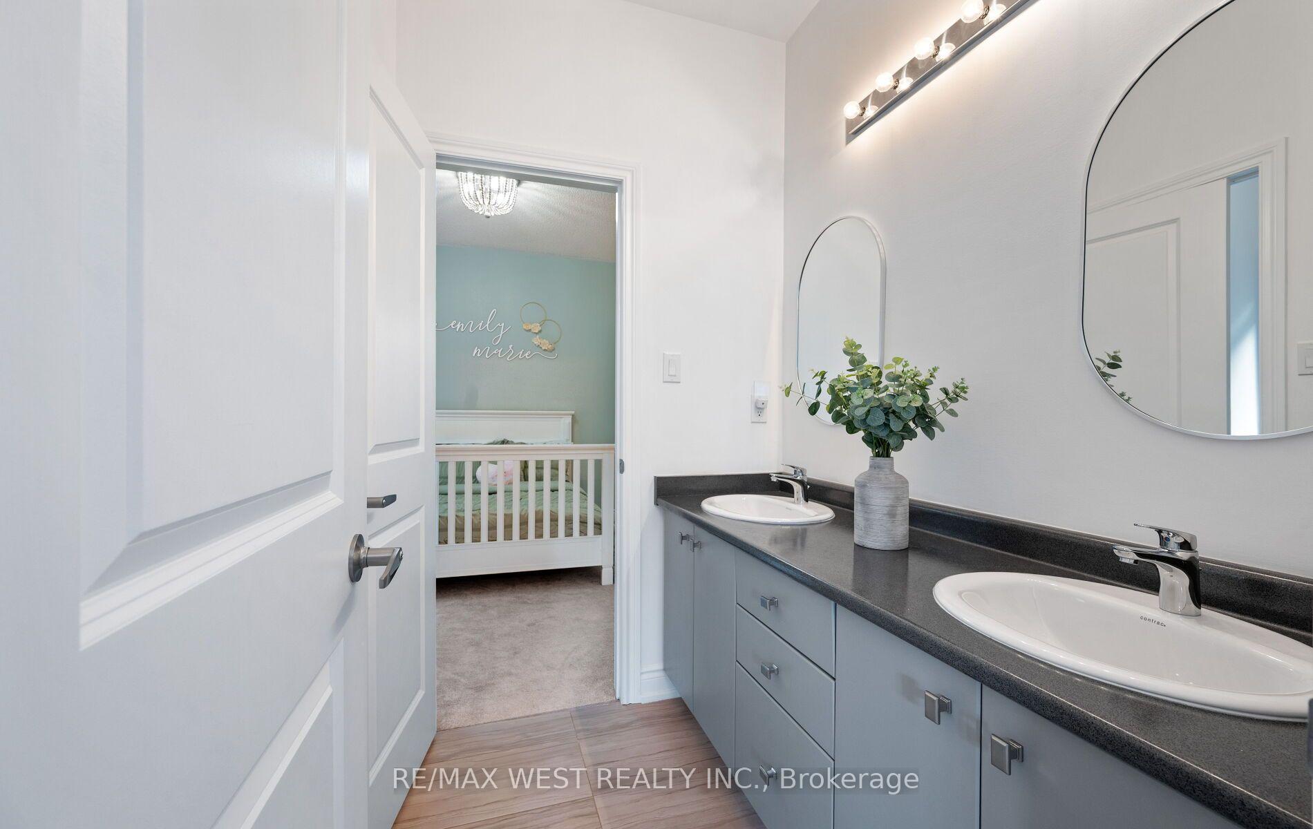 Photo 31 of 133 Rotondo Crescent, Vaughan, Kleinburg — HOMEH