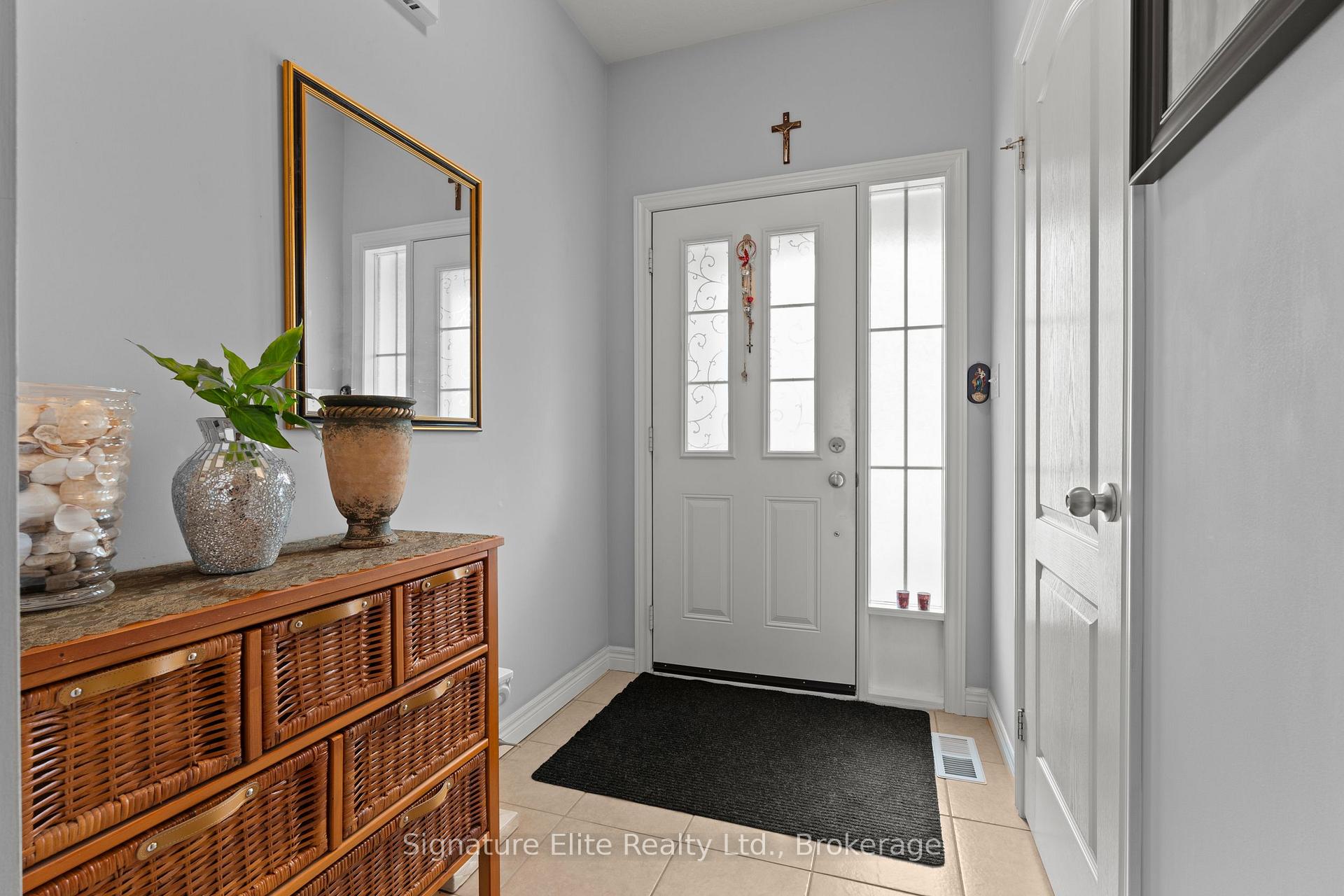 Photo 4 of 51 Marina Point Crescent, Hamilton, Winona Park — HOMEH