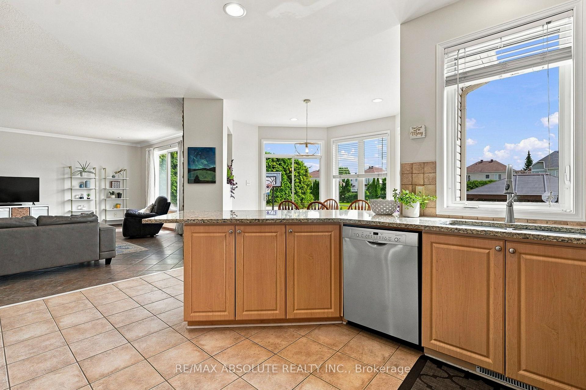 Photo 15 of 2158 Valenceville Crescent, Ottawa, Avalon East — HOMEH