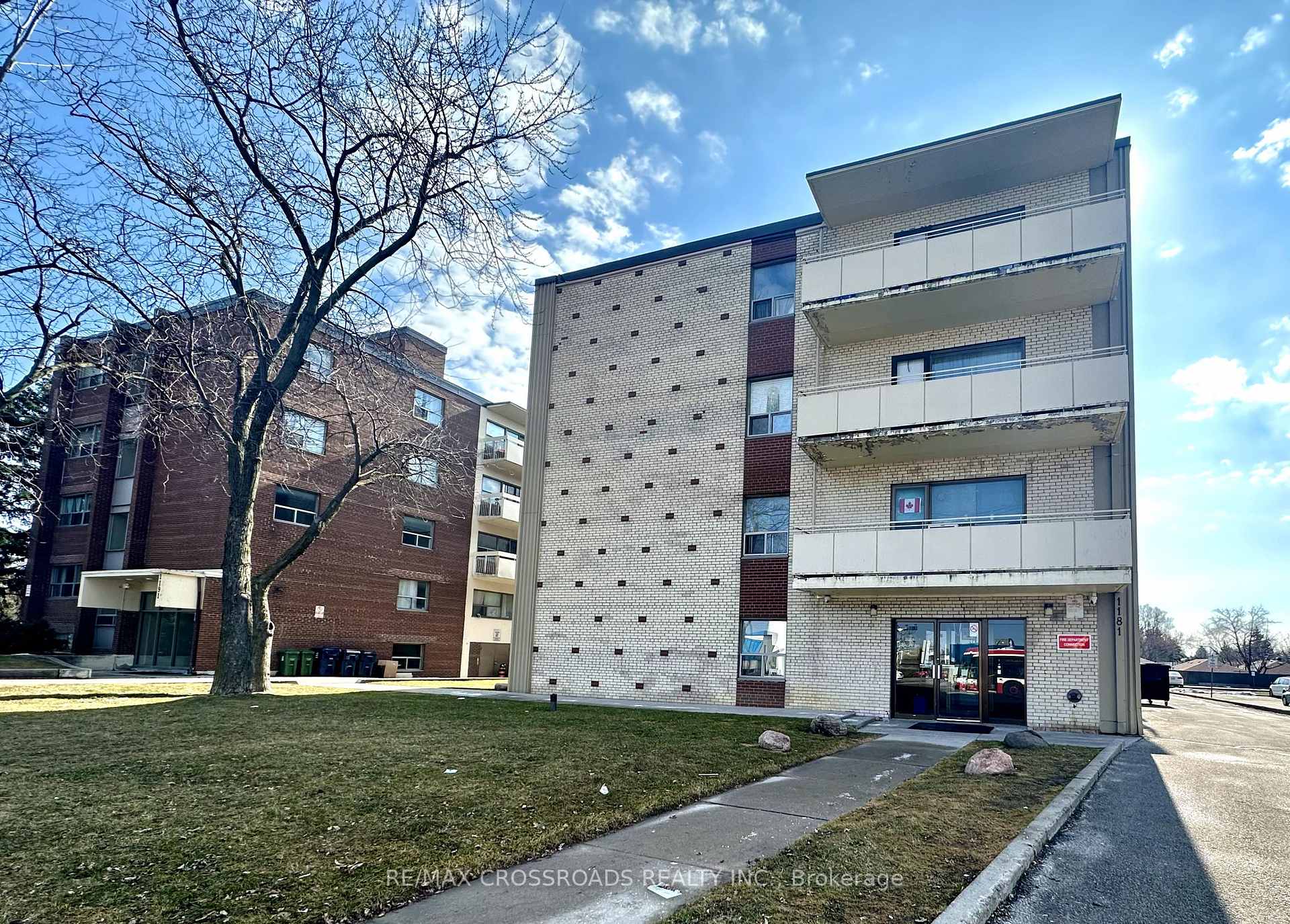 Front of Unit 204, 1181 Ellesmere Road