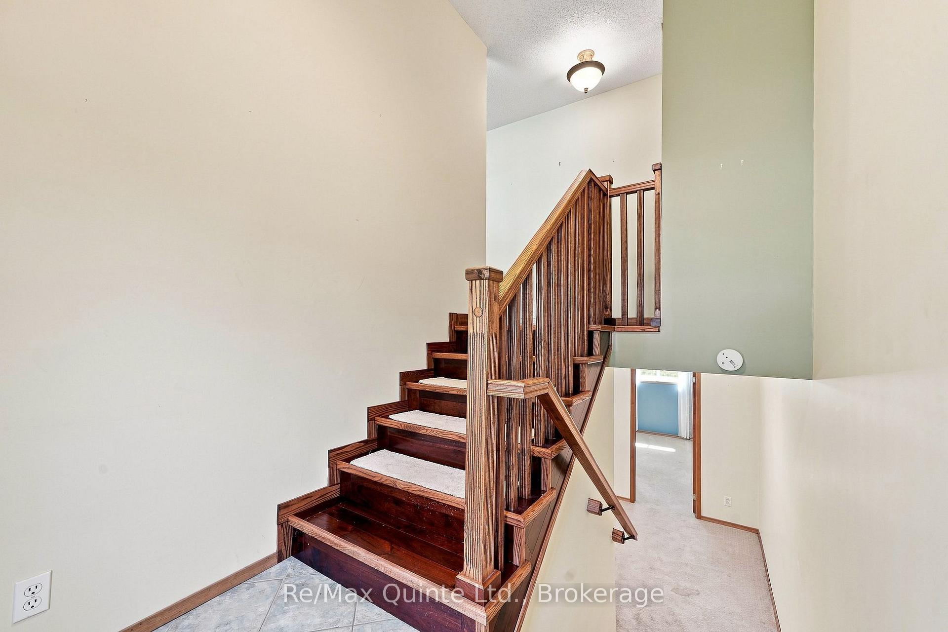 Photo 5 of 51 Bay Street, Quinte West, Trenton Ward — HOMEH