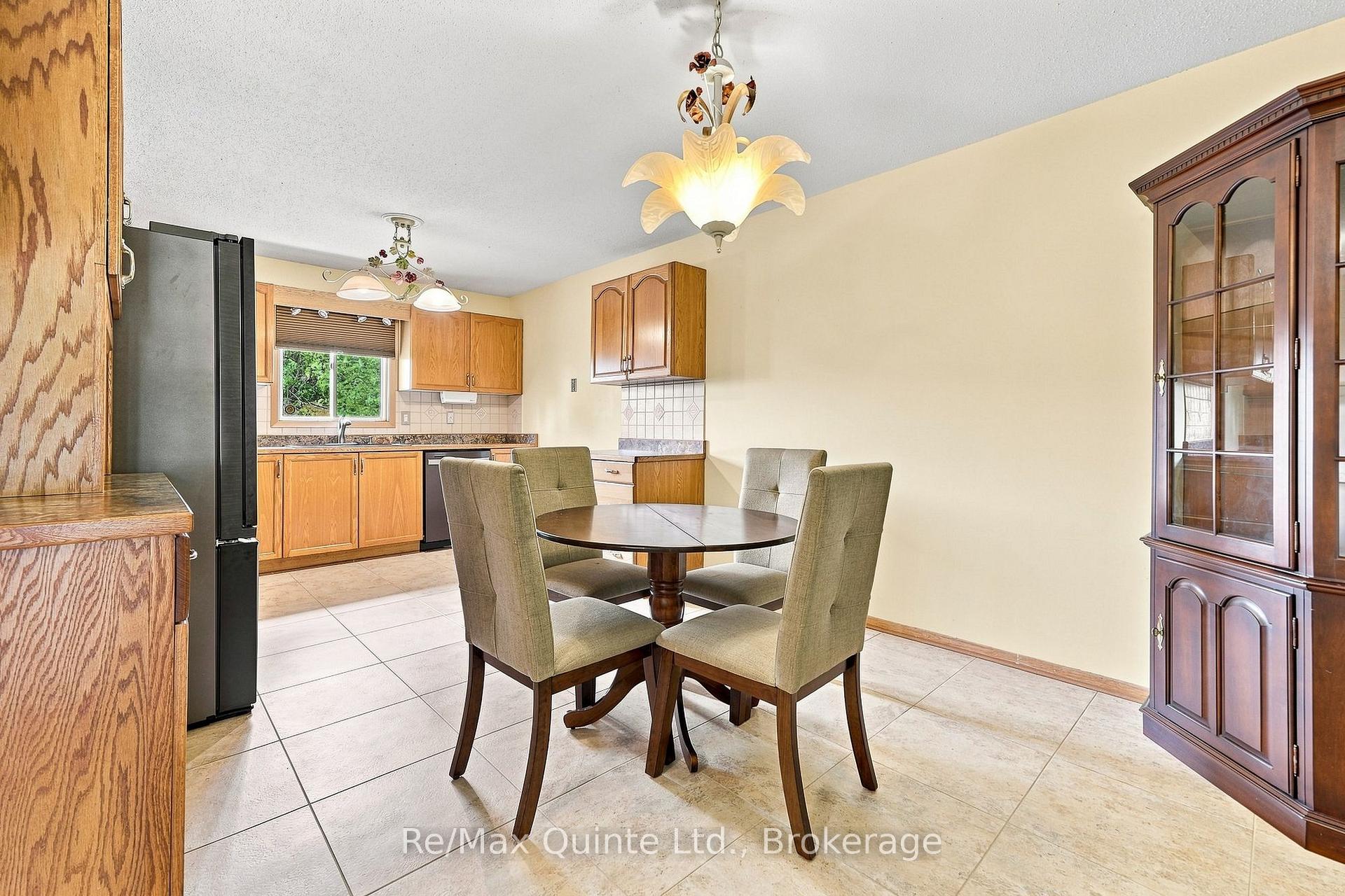 Photo 10 of 51 Bay Street, Quinte West, Trenton Ward — HOMEH