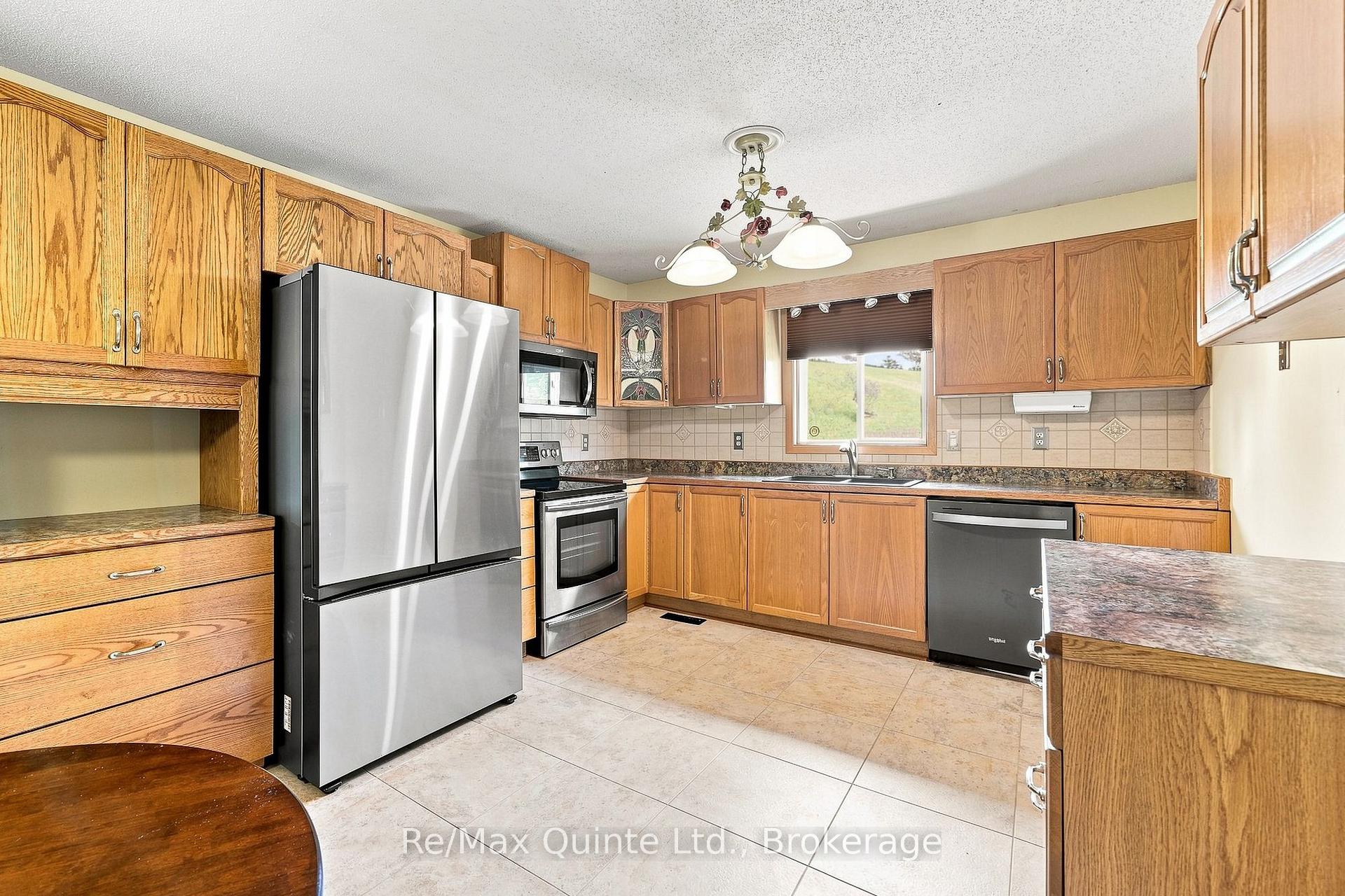 Photo 11 of 51 Bay Street, Quinte West, Trenton Ward — HOMEH