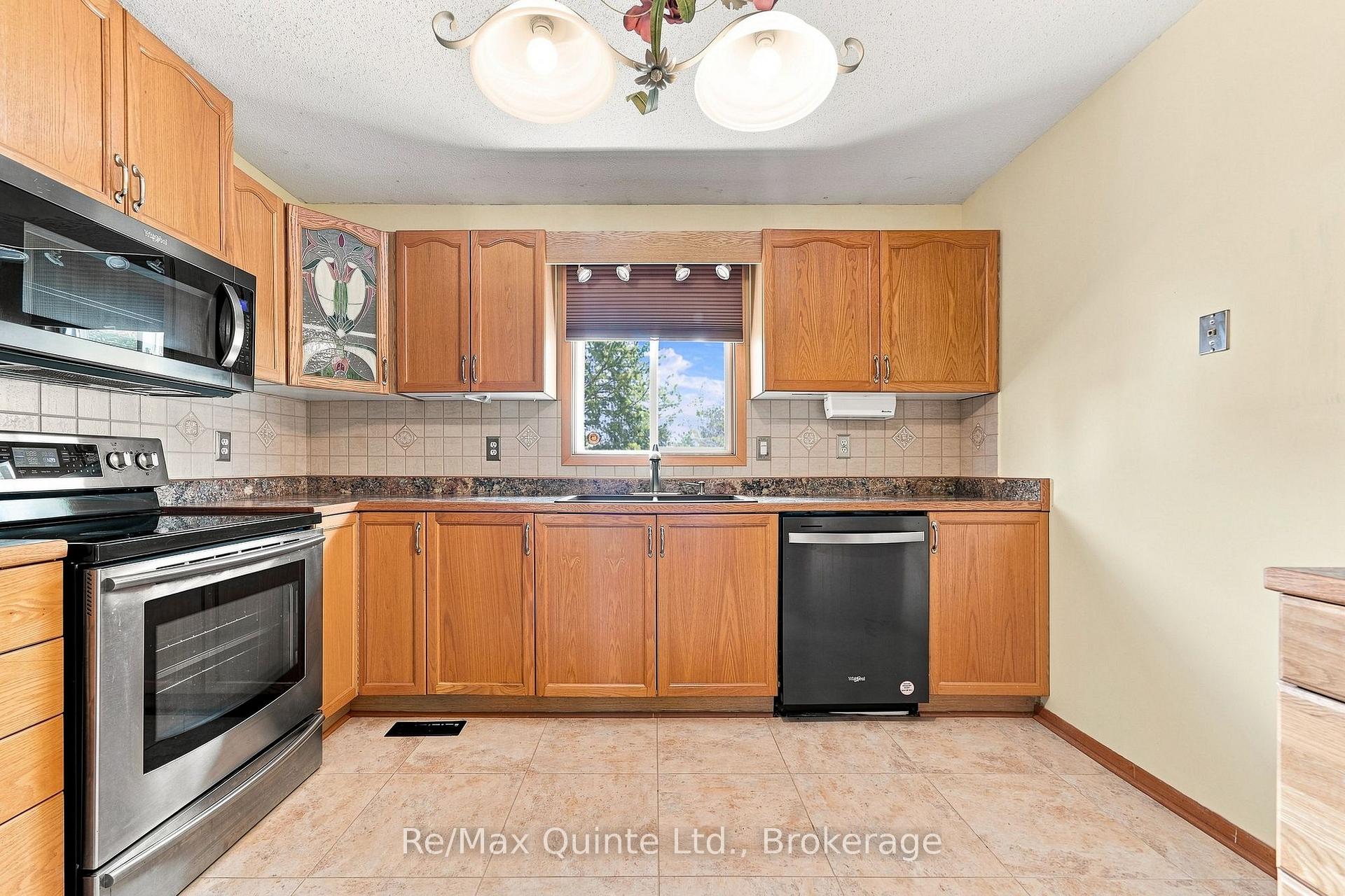 Photo 13 of 51 Bay Street, Quinte West, Trenton Ward — HOMEH