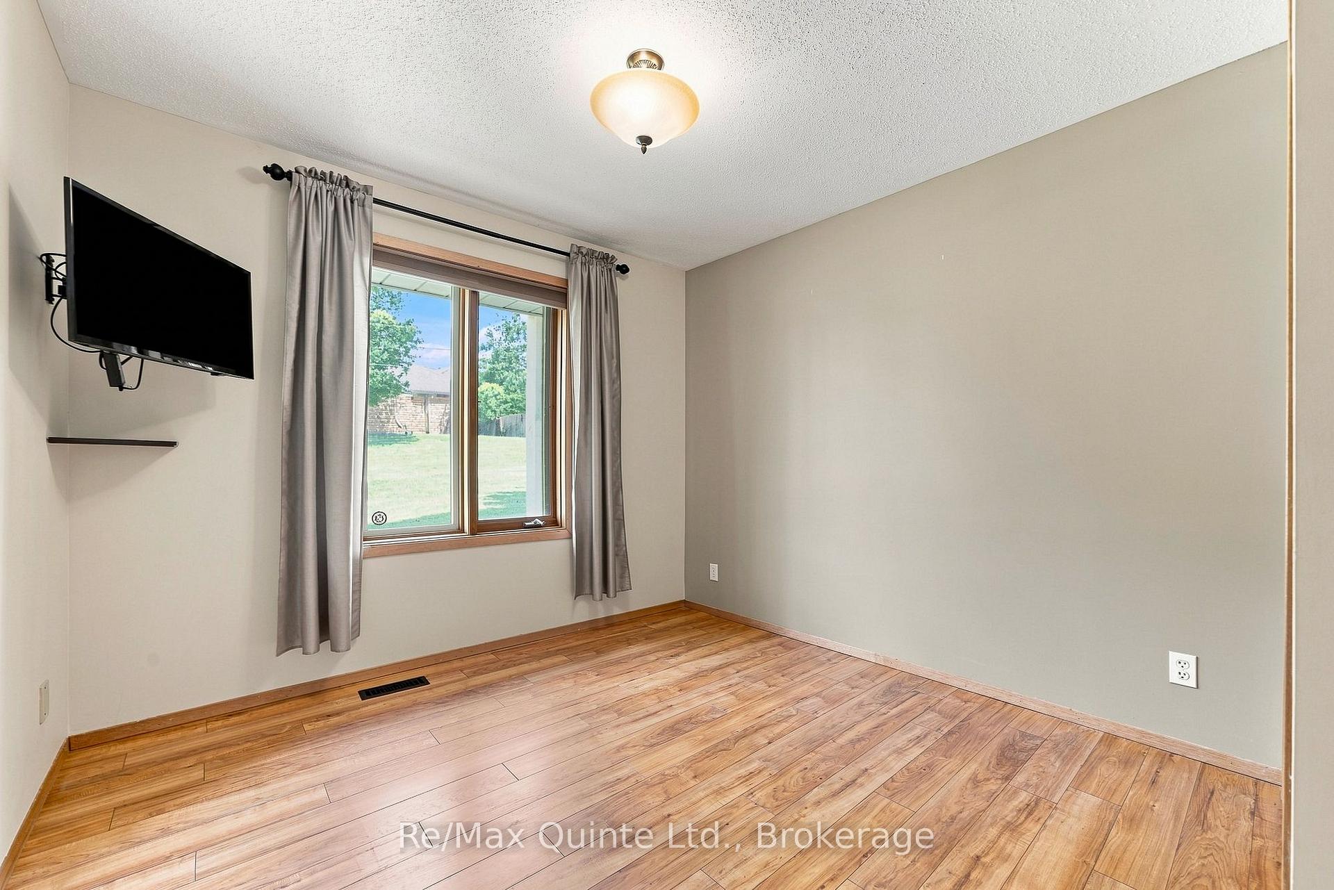 Photo 16 of 51 Bay Street, Quinte West, Trenton Ward — HOMEH