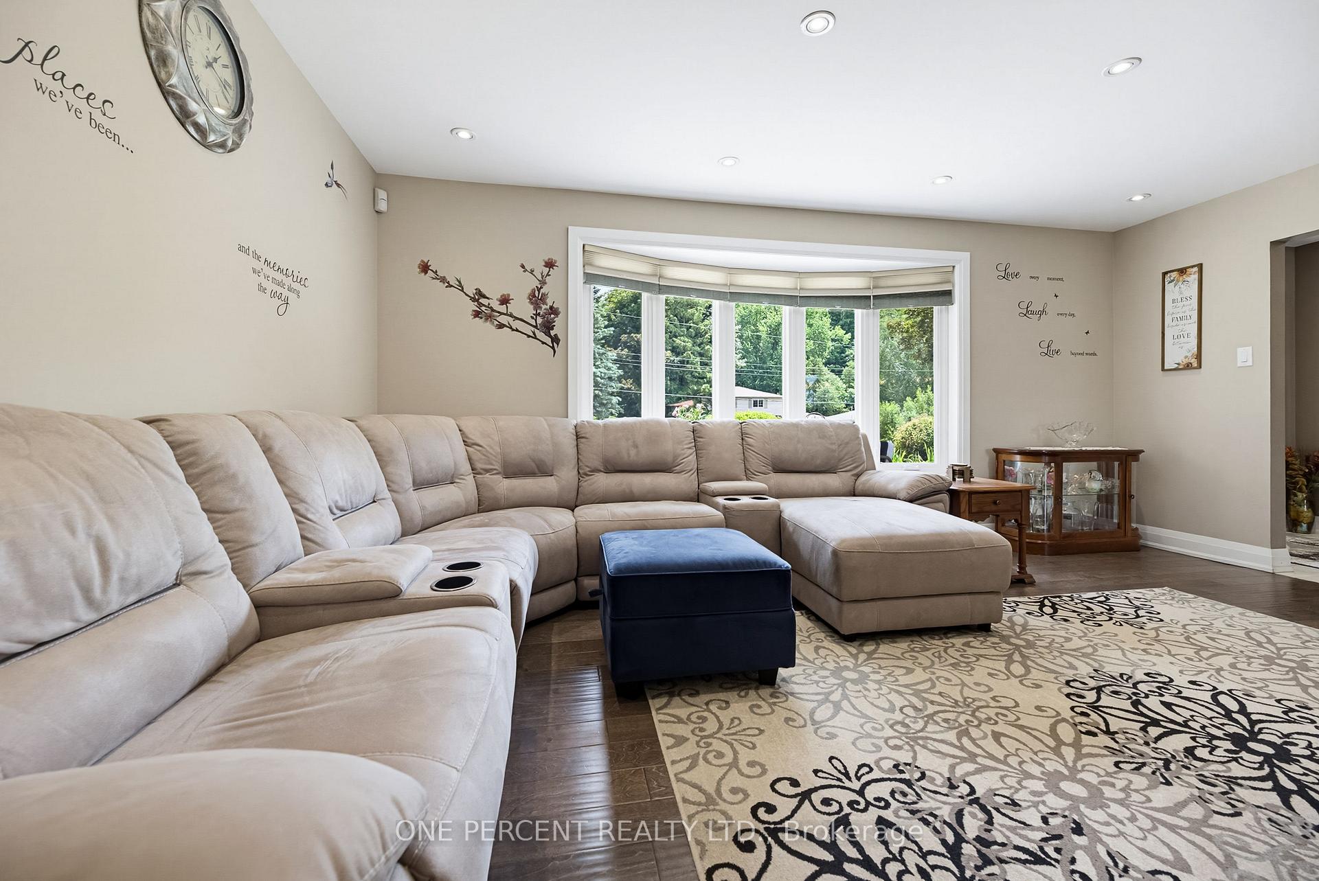 Photo 10 of 25 Hilltop Drive, Caledon, Caledon East — HOMEH