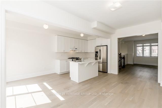 Photo 5 of 35 Farooq Boulevard, Vaughan, Vellore Village — HOMEH