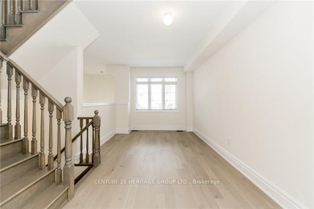 Photo 10 of 35 Farooq Boulevard, Vaughan, Vellore Village — HOMEH