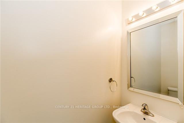 Photo 11 of 35 Farooq Boulevard, Vaughan, Vellore Village — HOMEH