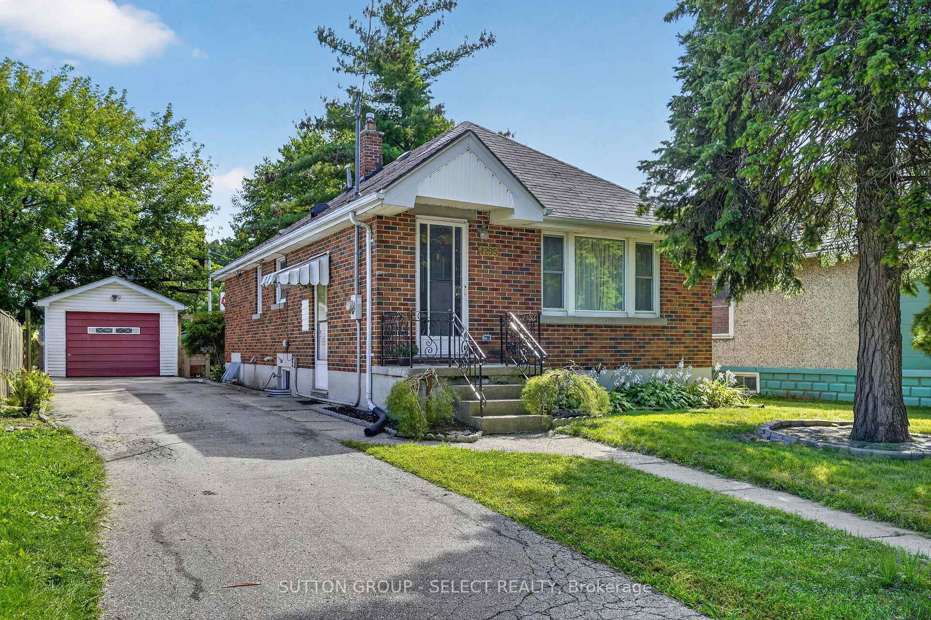 Photo 2 of 1295 York Street, London, East M — HOMEH