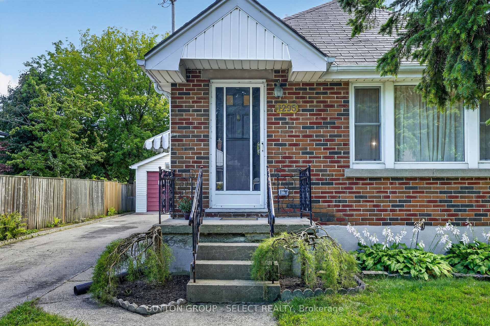Photo 3 of 1295 York Street, London, East M — HOMEH