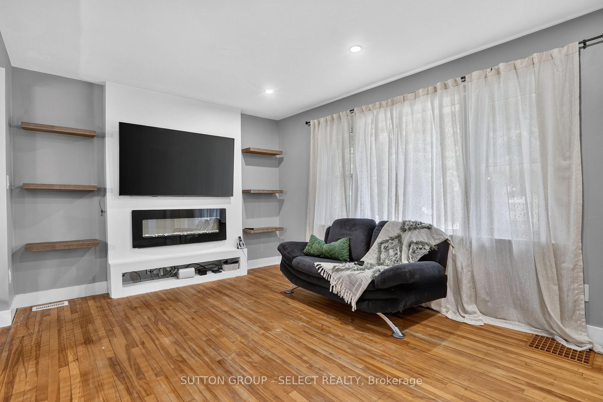 Photo 6 of 1295 York Street, London, East M — HOMEH