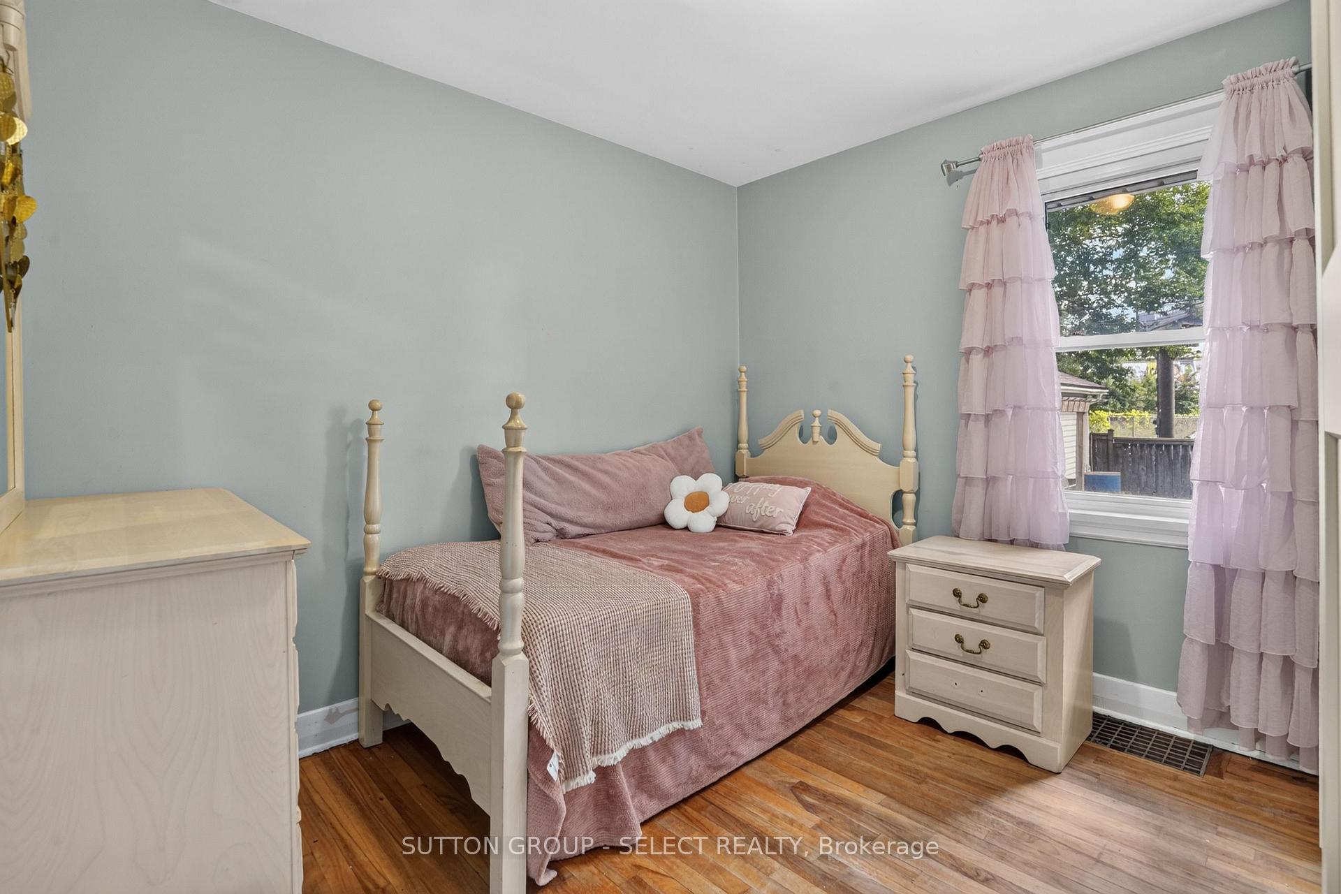Photo 19 of 1295 York Street, London, East M — HOMEH
