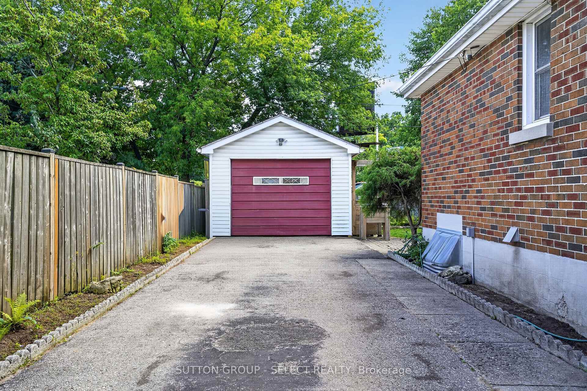 Photo 36 of 1295 York Street, London, East M — HOMEH